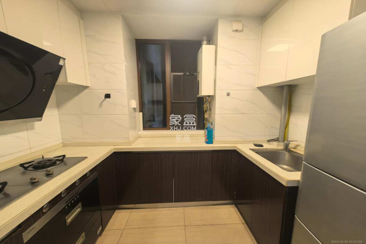 碧桂园中央花园  3室2厅3卫    2500.0元/月 碧桂园中央花园  3室2厅3卫    2500.0元/月室内图