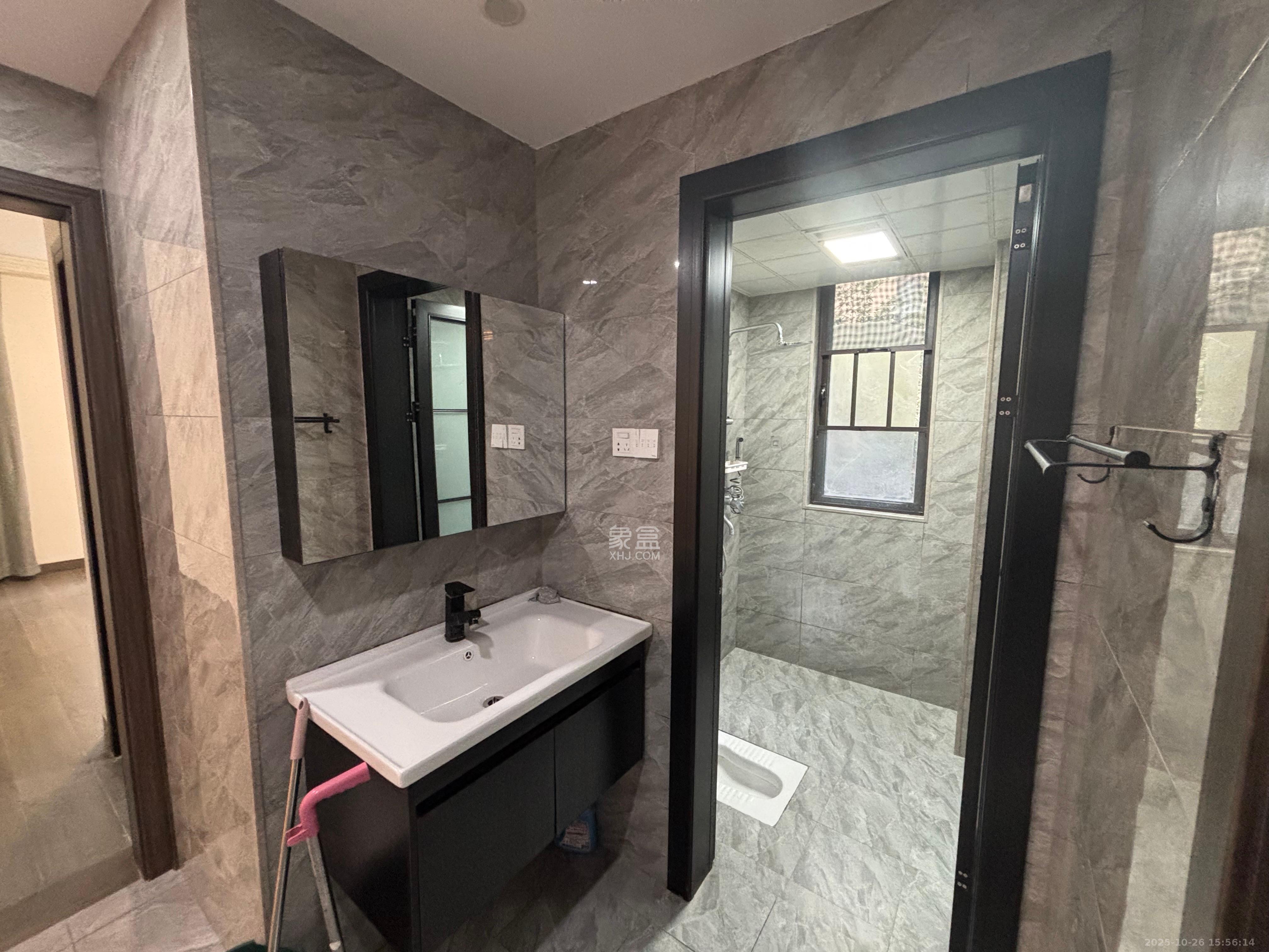 绿地海外滩二期  4室2厅2卫    2500.0元/月 绿地海外滩二期  4室2厅2卫    2500.0元/月室内图