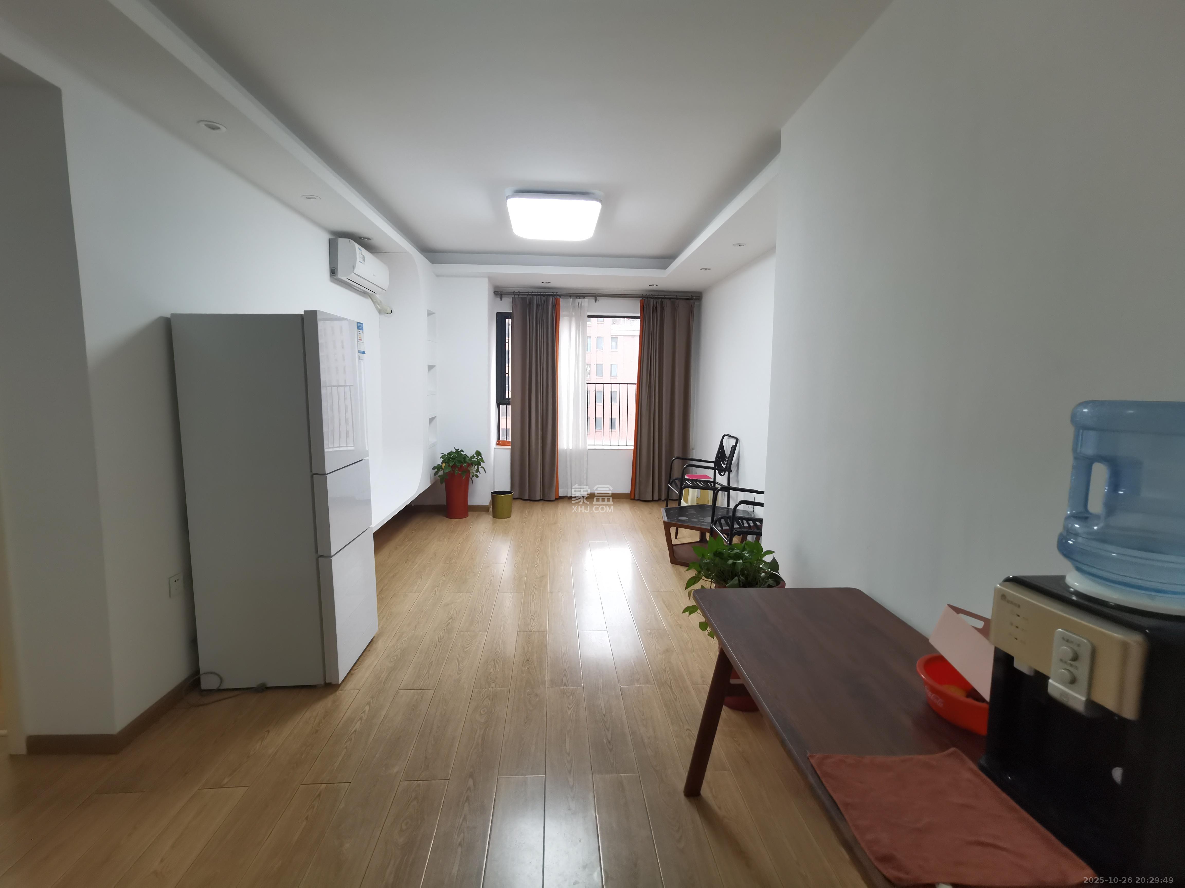 三一街区 2室2厅1卫 1500.0元/月 三一街区 2室2厅1卫 1500.0元/月室内图