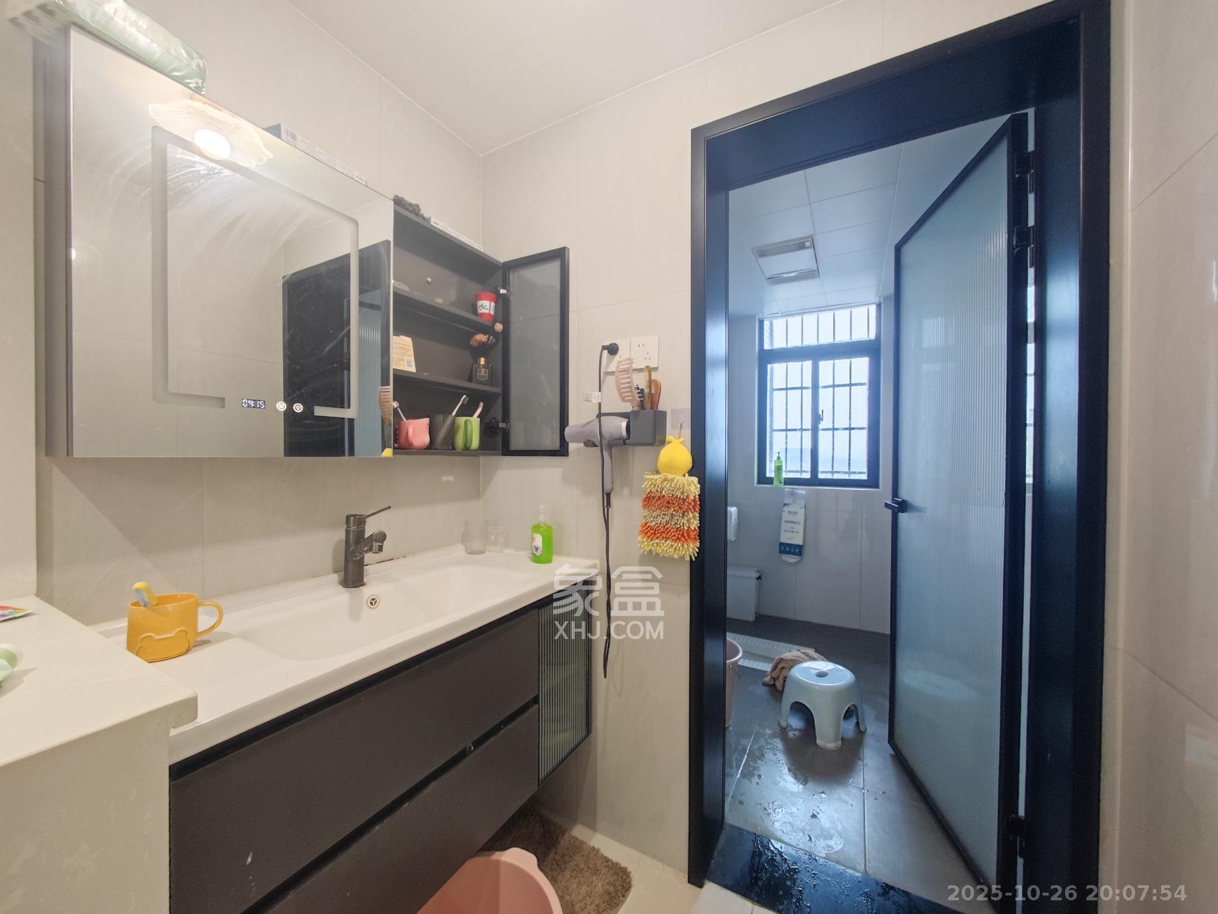 恒生碧水龙庭 4室2厅2卫 115.0万 恒生碧水龙庭 4室2厅2卫 115.0万卫生间