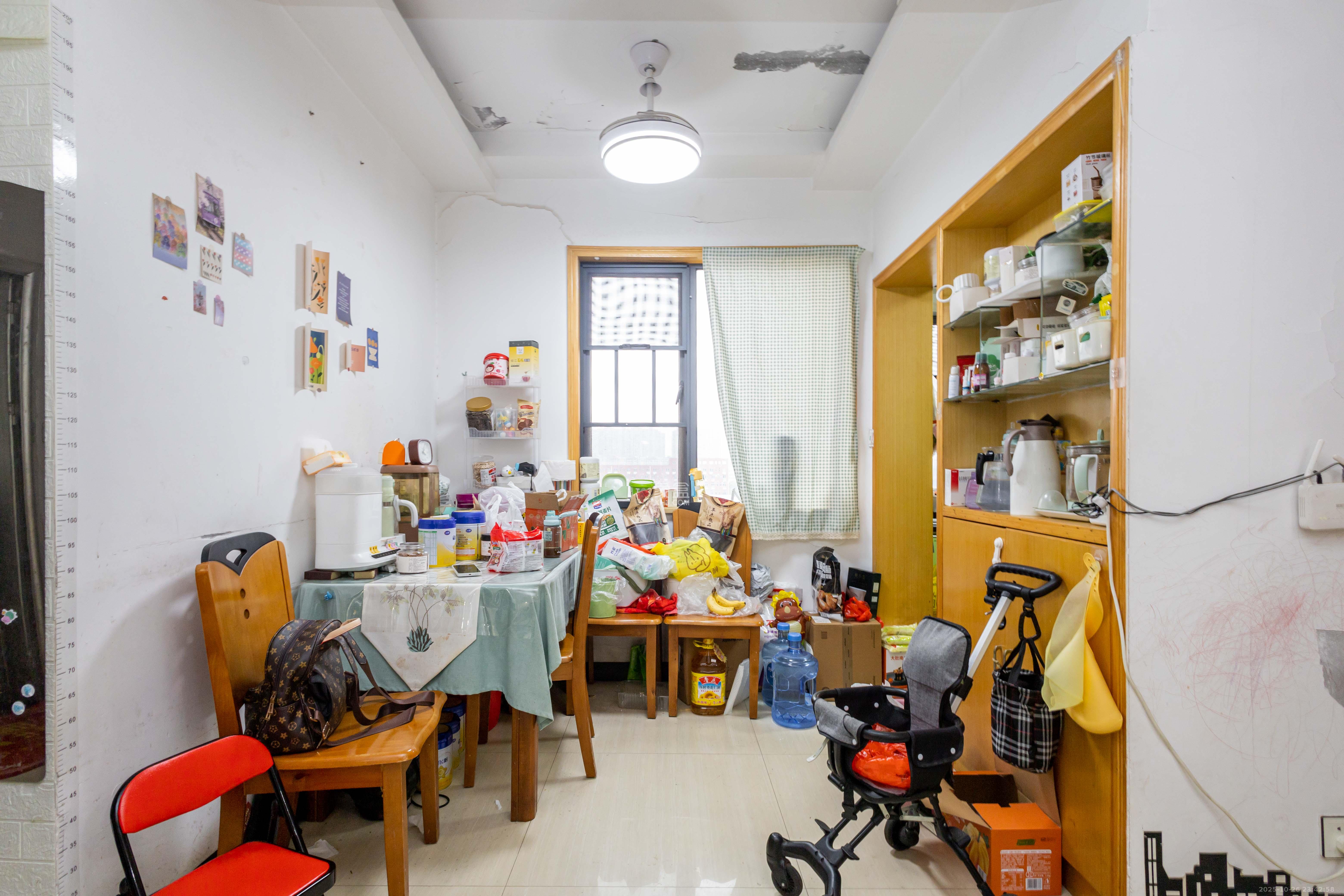 中国铁建国际城一期  3室2厅2卫    46.0万客厅