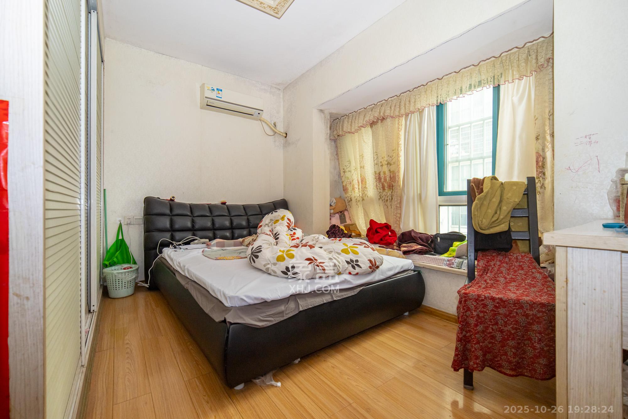 蝴蝶谷 2室2厅1卫 32.8万 蝴蝶谷 2室2厅1卫 32.8万卧室