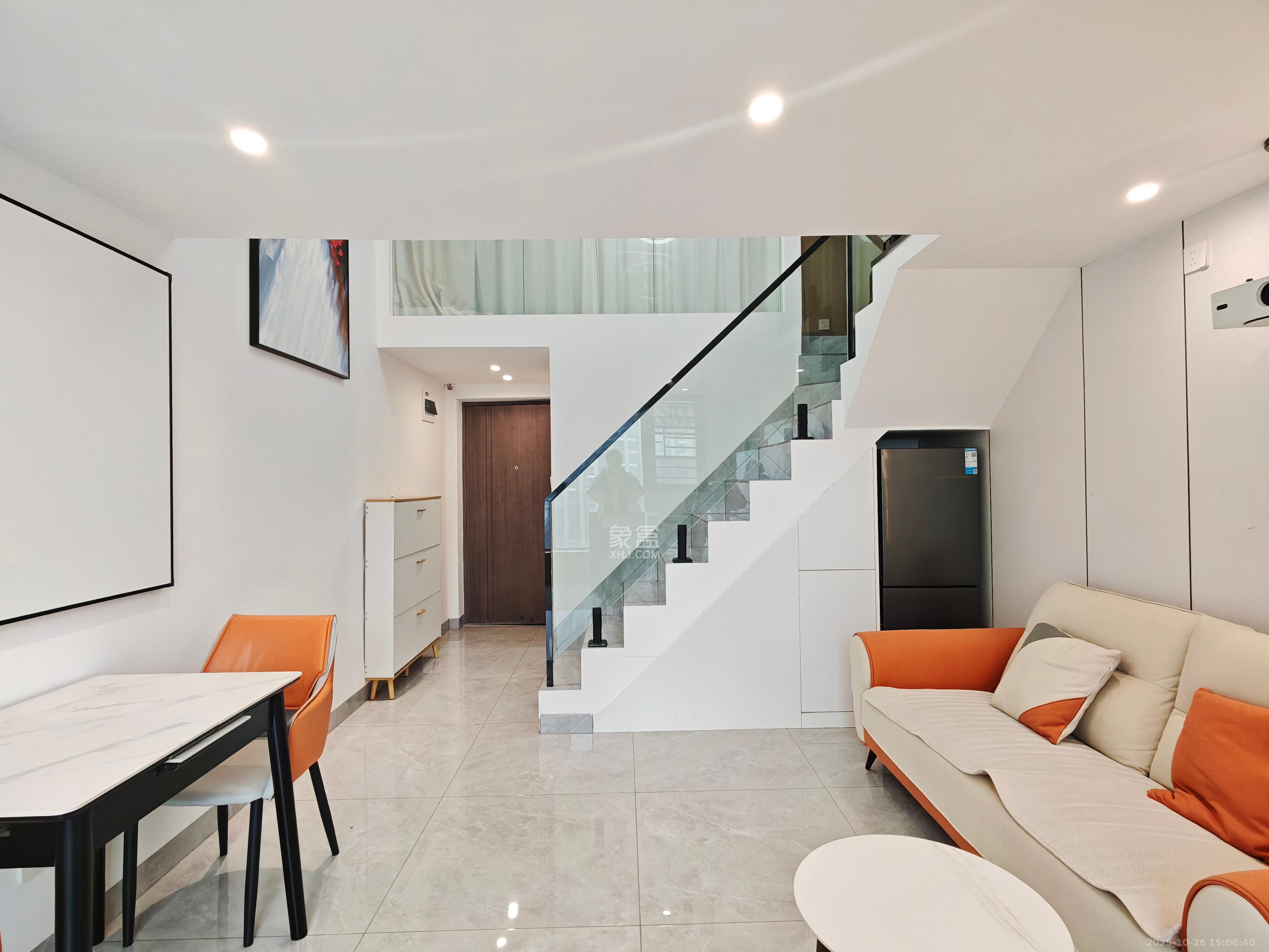 卓越中寰 2室1厅1卫 2850.0元/月 卓越中寰 2室1厅1卫 2850.0元/月室内图