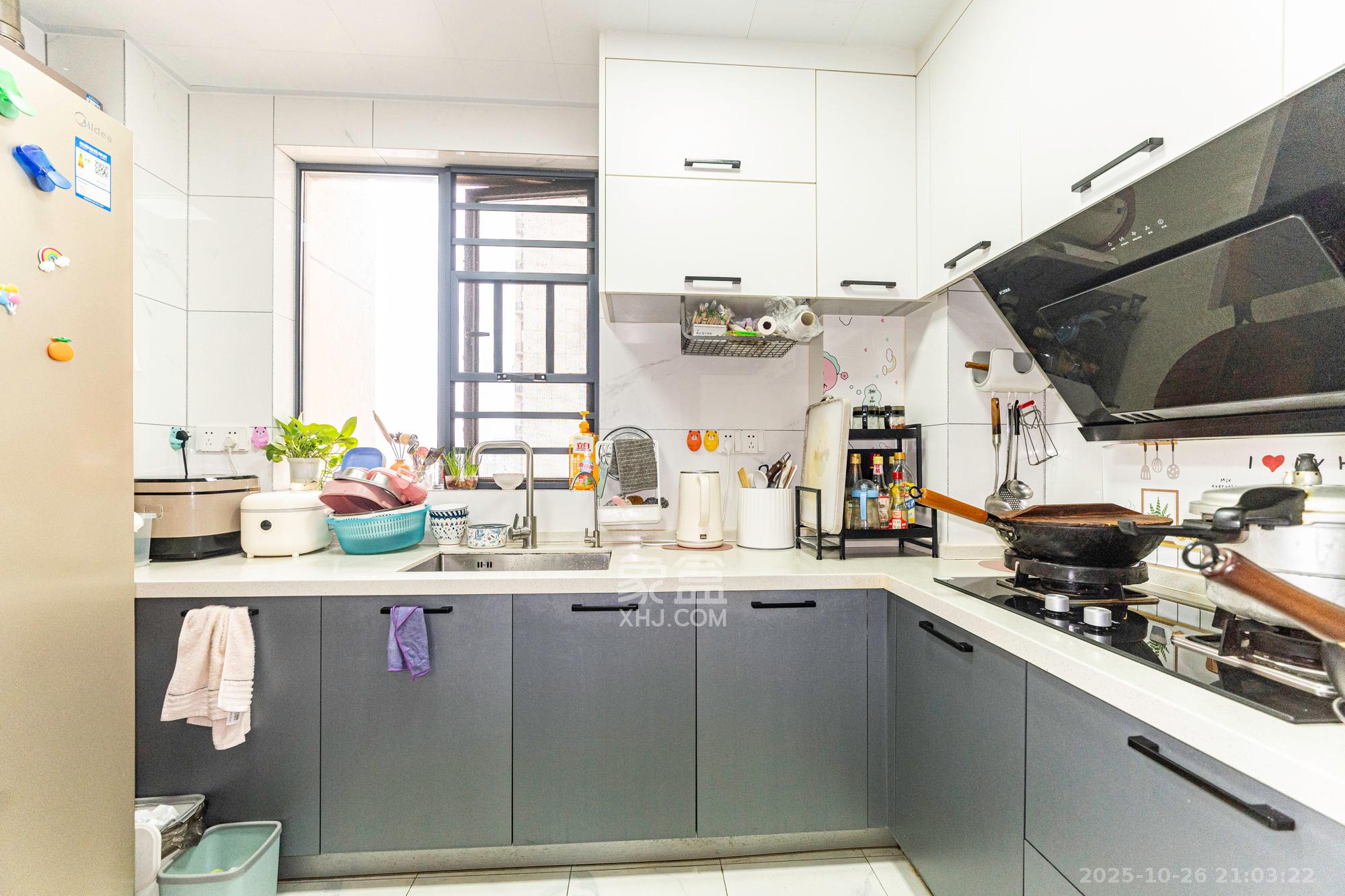 佳俊万家府  3室2厅2卫    108.0万厨房