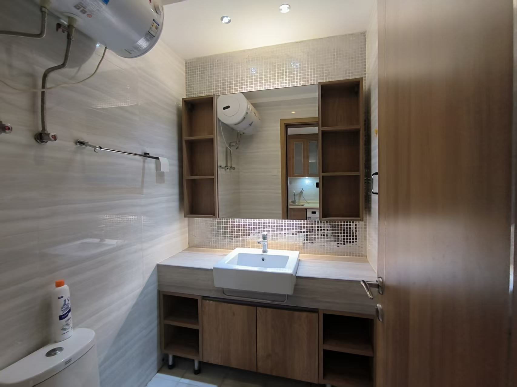 恒大外滩  1室0厅1卫    1800.0元/月 恒大外滩  1室0厅1卫    1800.0元/月室内图