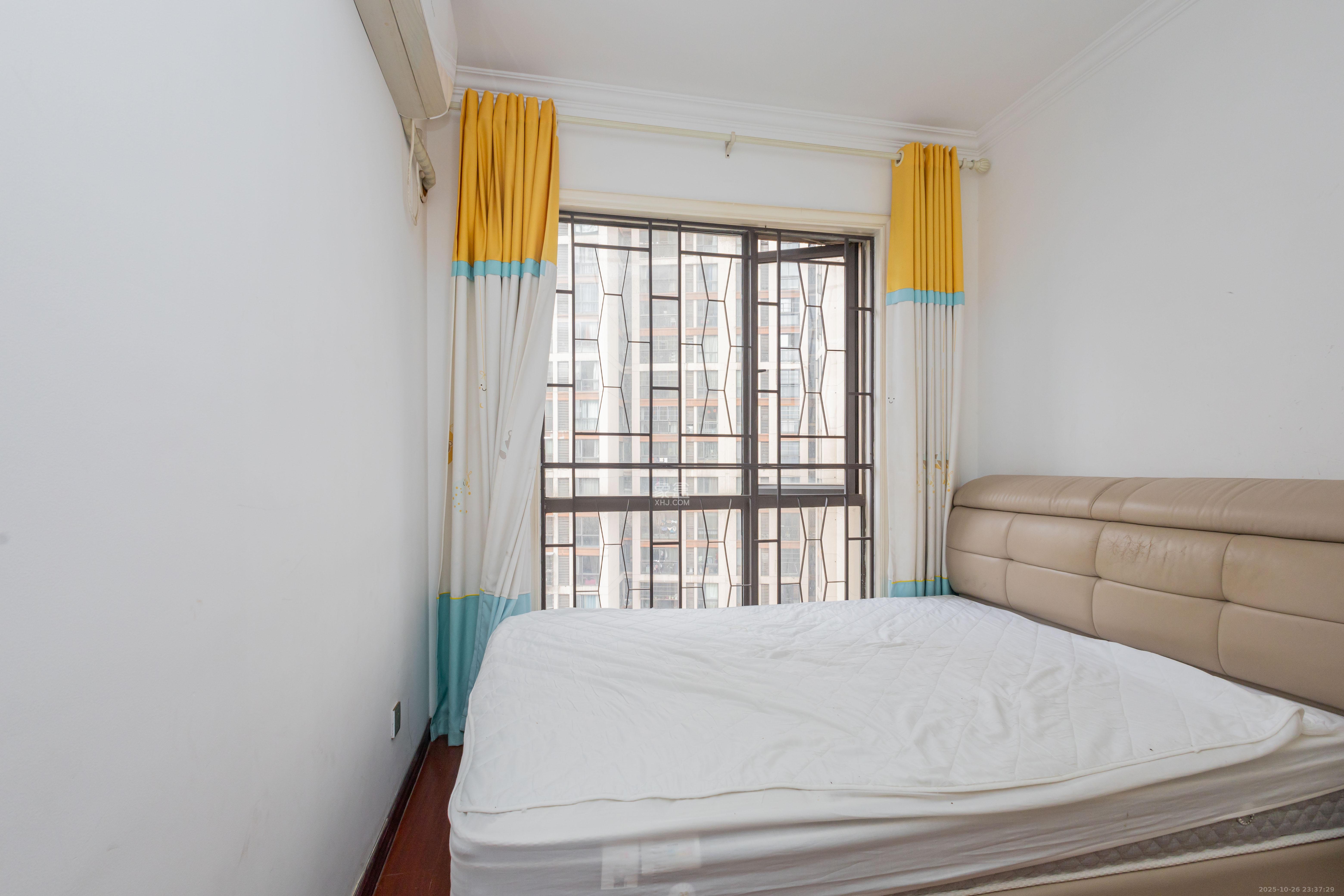 旭辉华庭 3室2厅2卫 75.0万 旭辉华庭 3室2厅2卫 75.0万卧室