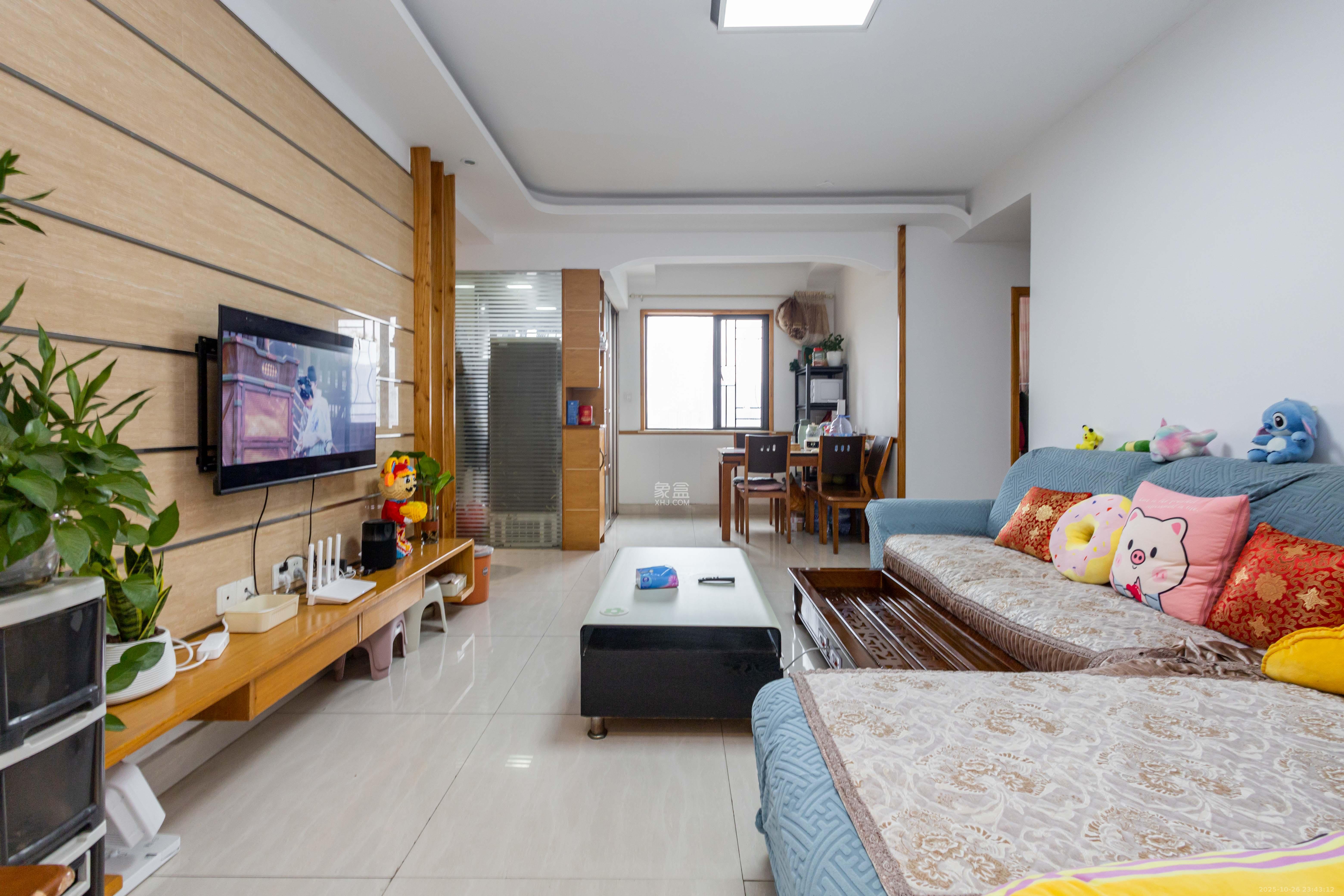 中国铁建国际城一期  3室2厅1卫    49.0万客厅