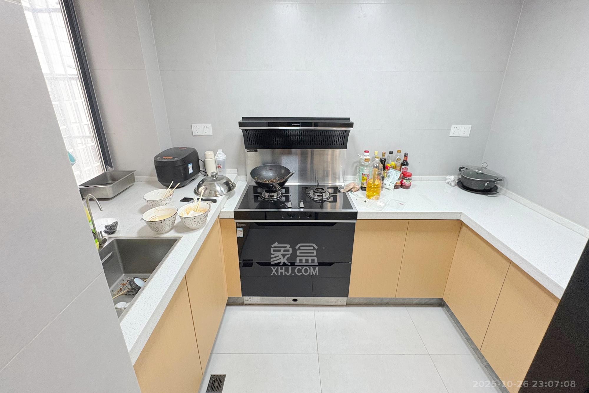 新富城 3室2厅1卫 110.0万 新富城 3室2厅1卫 110.0万厨房