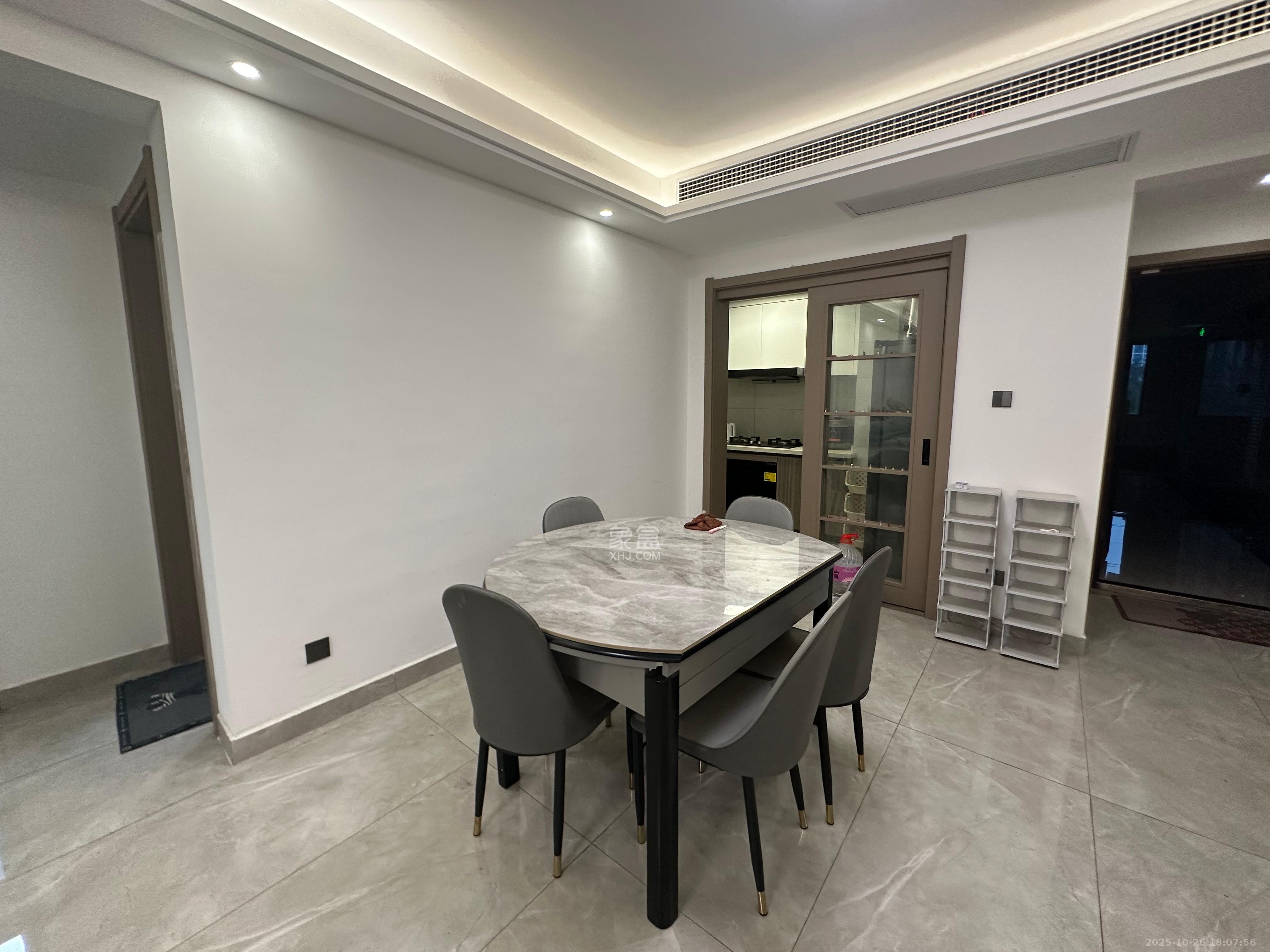 金富湘江悦城  3室2厅2卫    2400.0元/月室内图