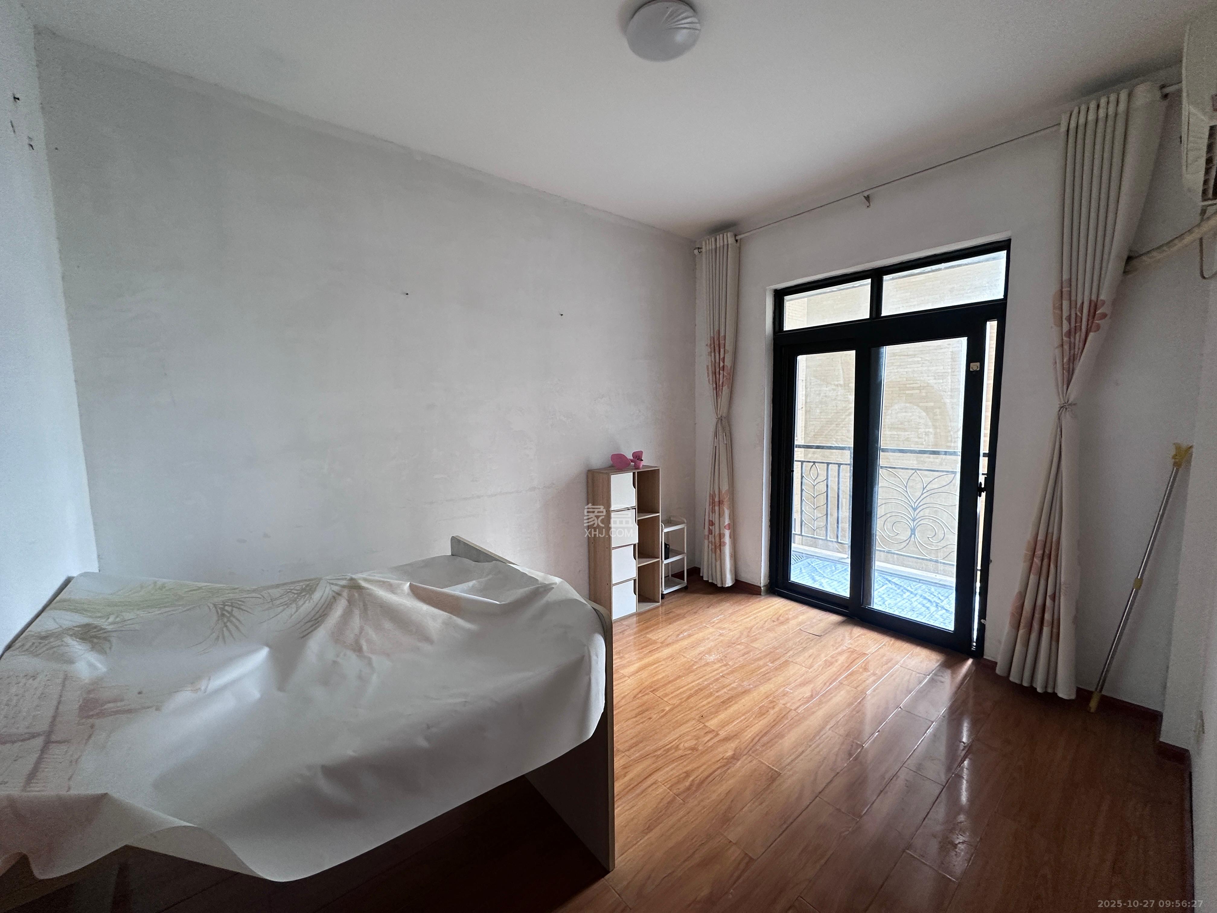 沁园春御院  3室2厅2卫    2500.0元/月 沁园春御院  3室2厅2卫    2500.0元/月室内图