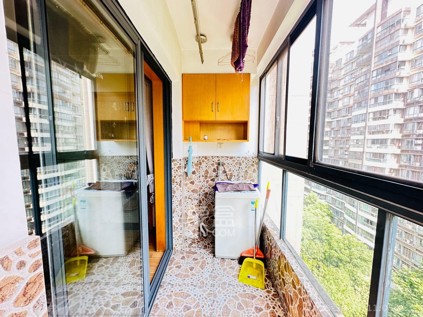 西子花苑  3室2厅2卫    3000.0元/月室内图