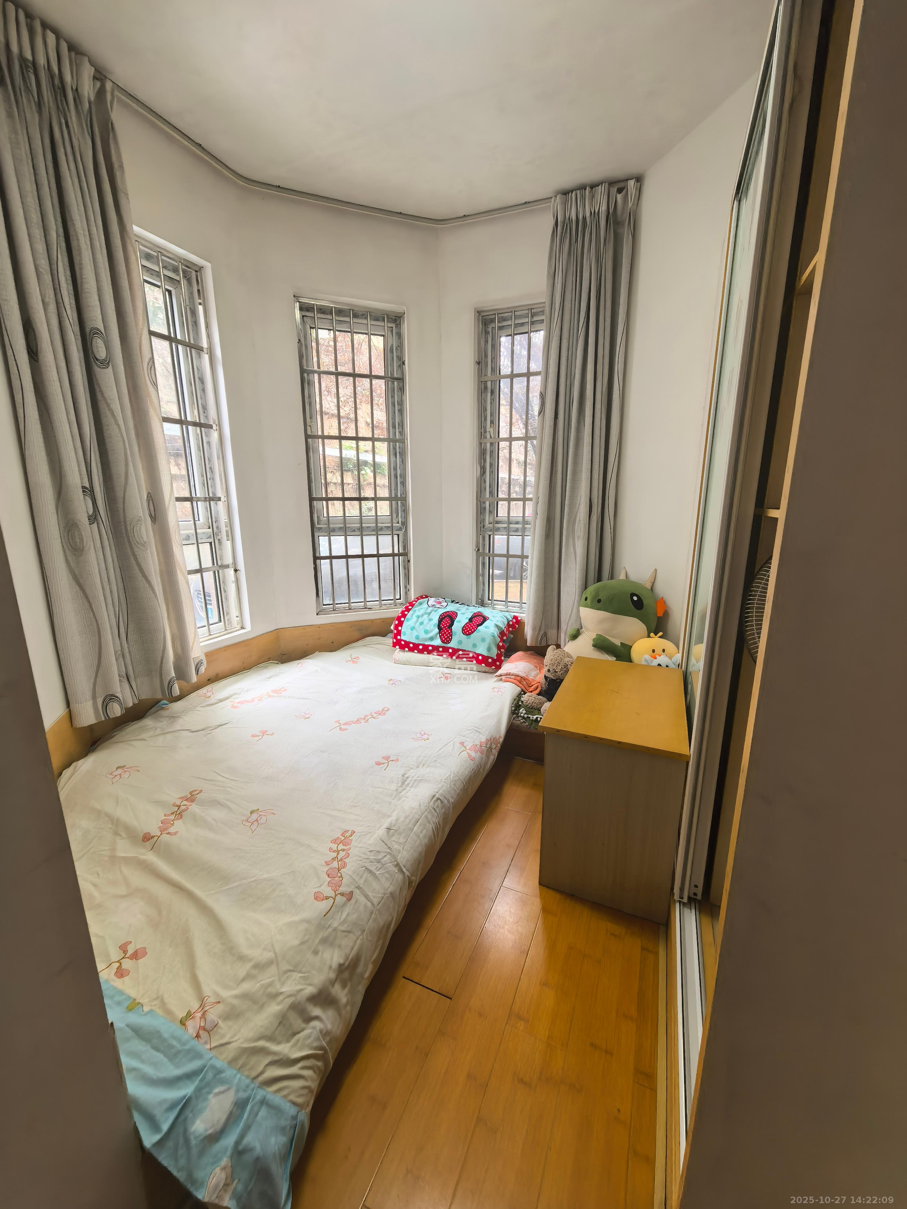 山水湾 2室2厅1卫 1700.0元/月 山水湾 2室2厅1卫 1700.0元/月室内图