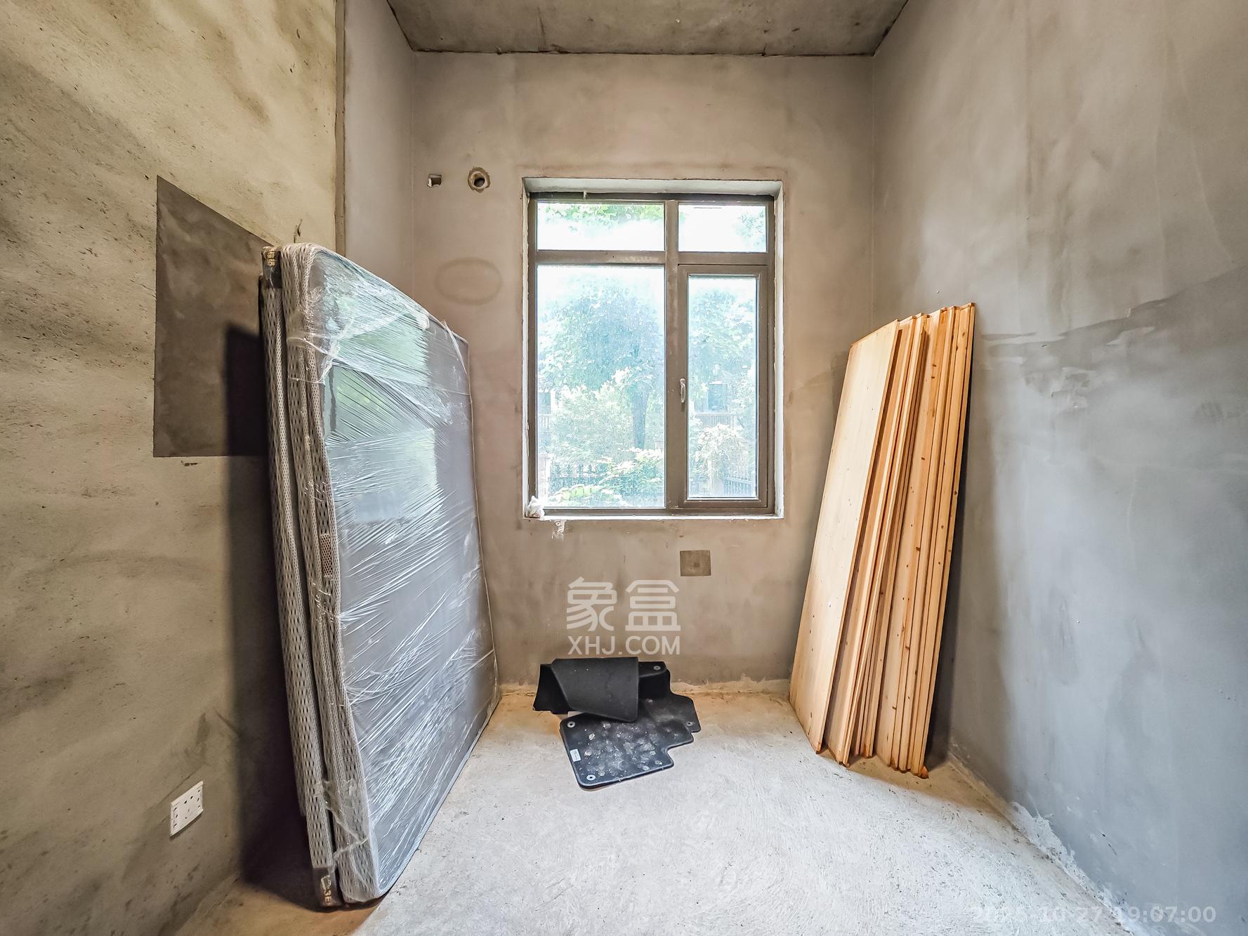 恒大御景天下城二期  3室2厅2卫    188.0万 恒大御景天下城二期  3室2厅2卫    188.0万卧室