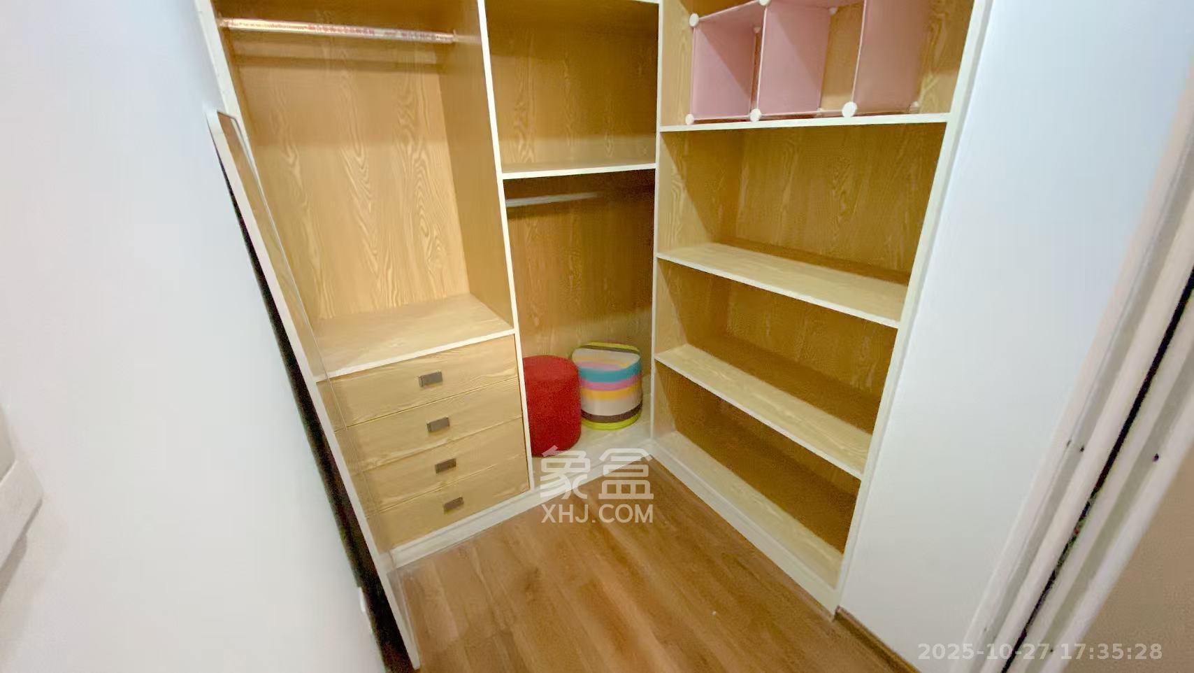 万国城(当代满庭春MOMA)三期  3室2厅2卫    2650.0元/月 万国城(当代满庭春MOMA)三期  3室2厅2卫    2650.0元/月室内图