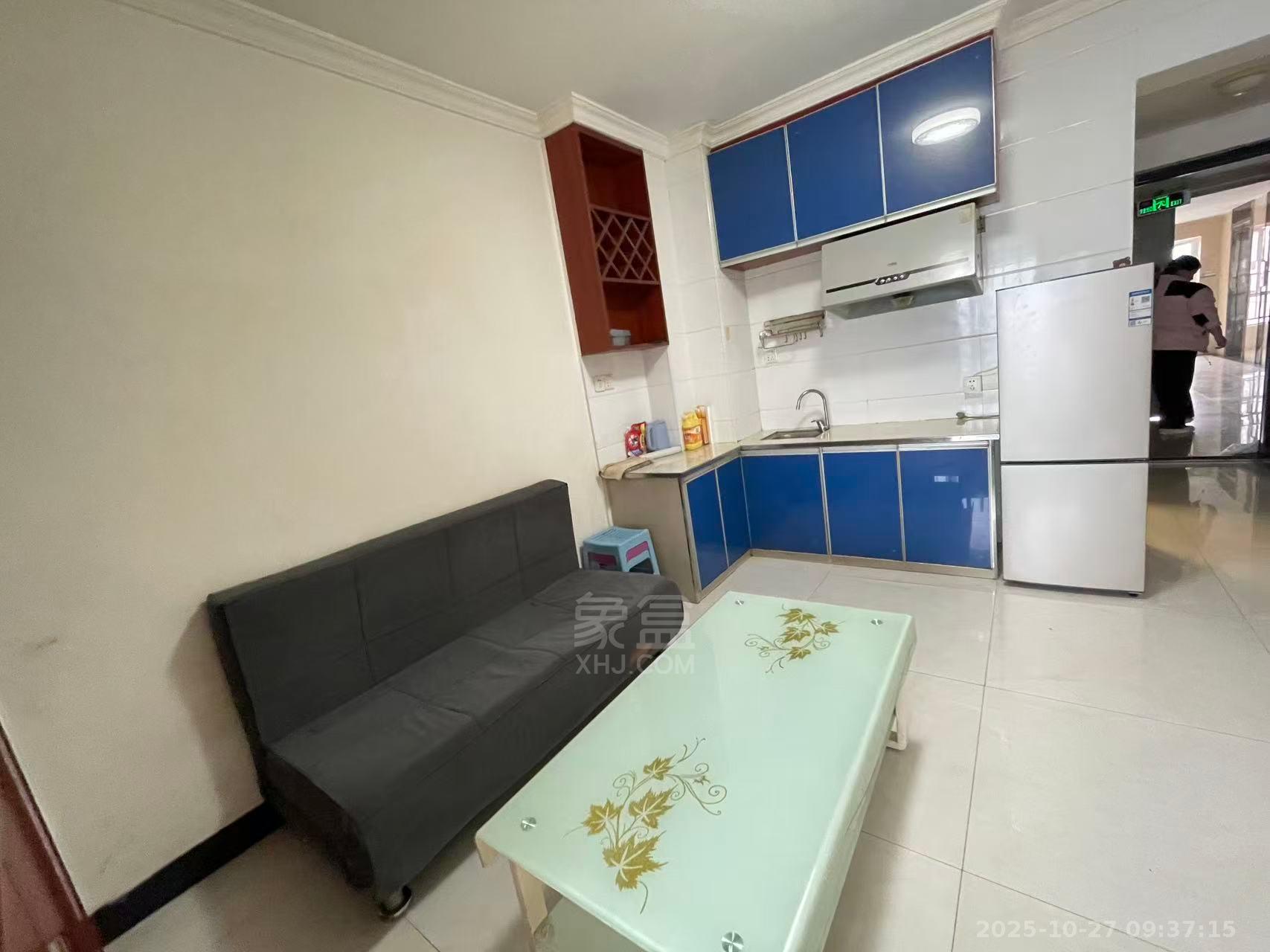 美的城三期  1室1厅1卫    1100.0元/月室内图