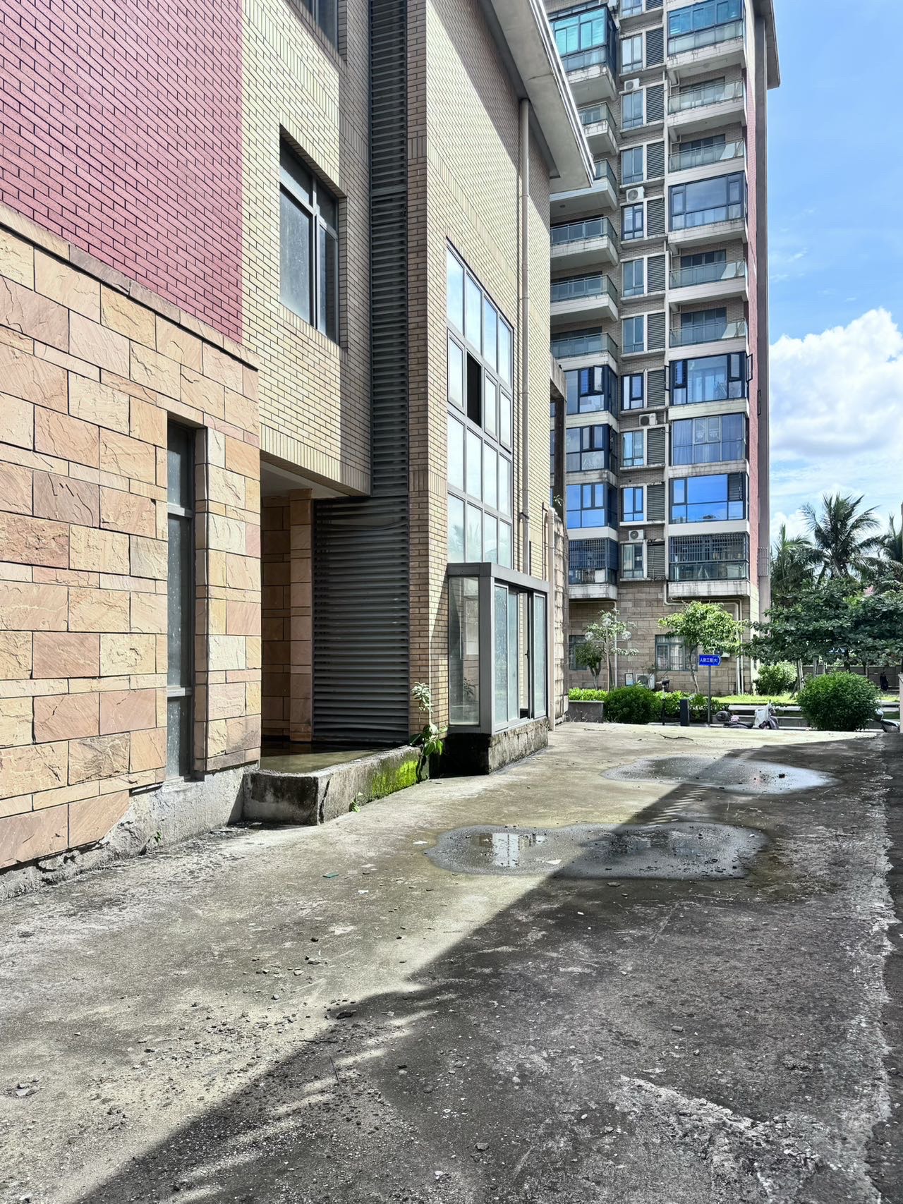 龙墅湾  1室0厅0卫    1070.0万客厅