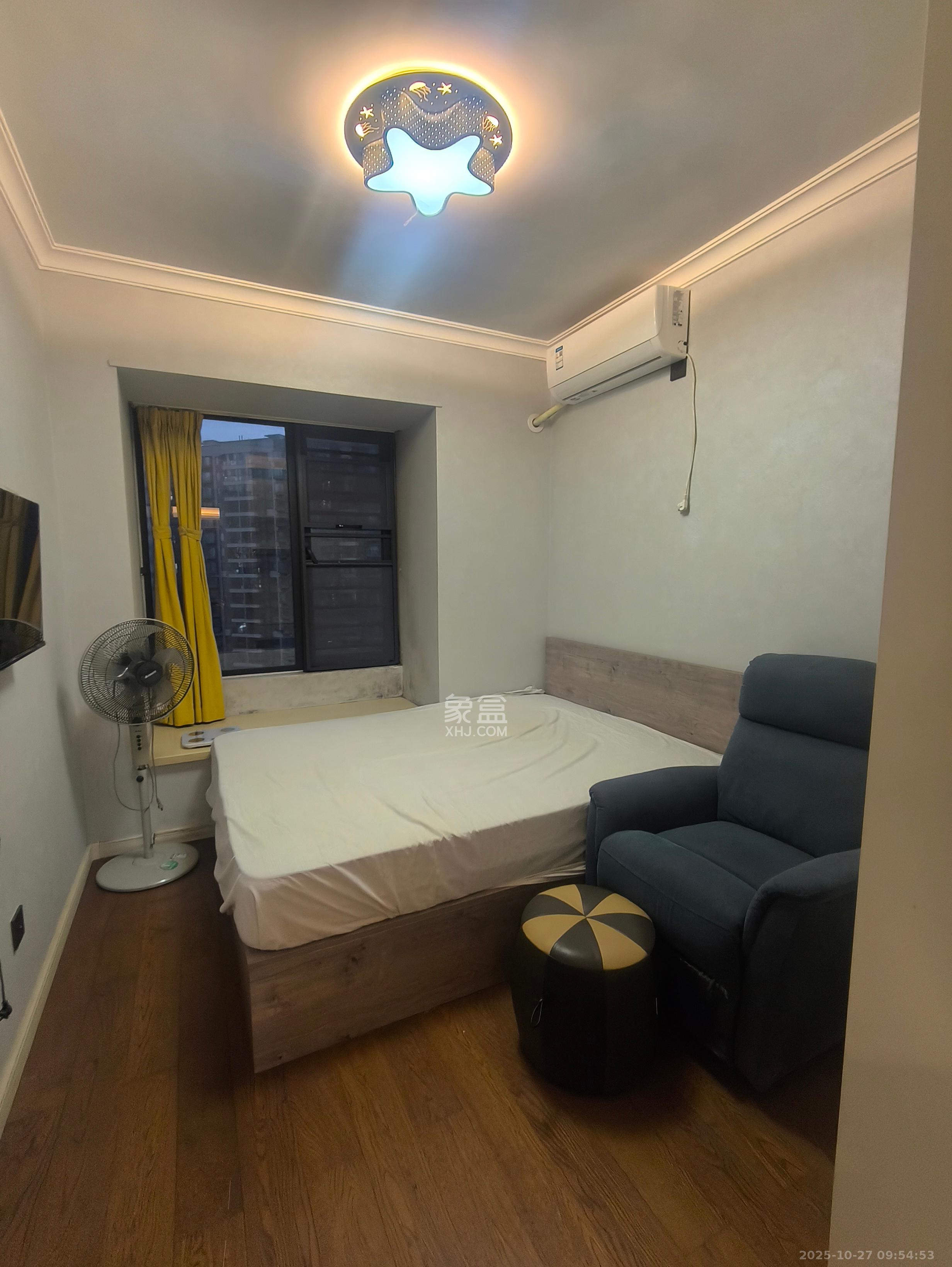 万科魅力之城锋镜里  4室2厅2卫    3400.0元/月室内图