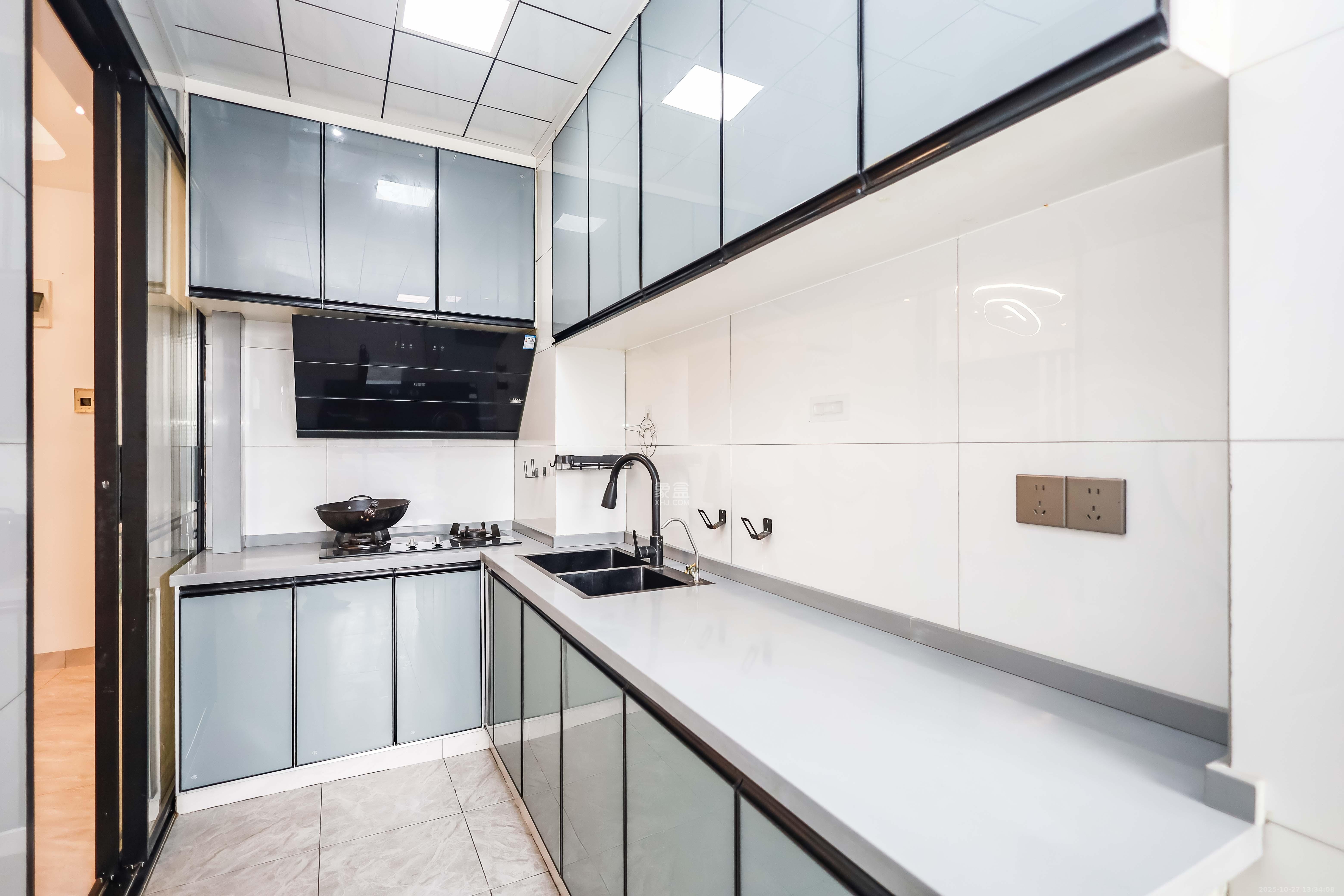 天麓尚层  3室2厅1卫    75.0万厨房