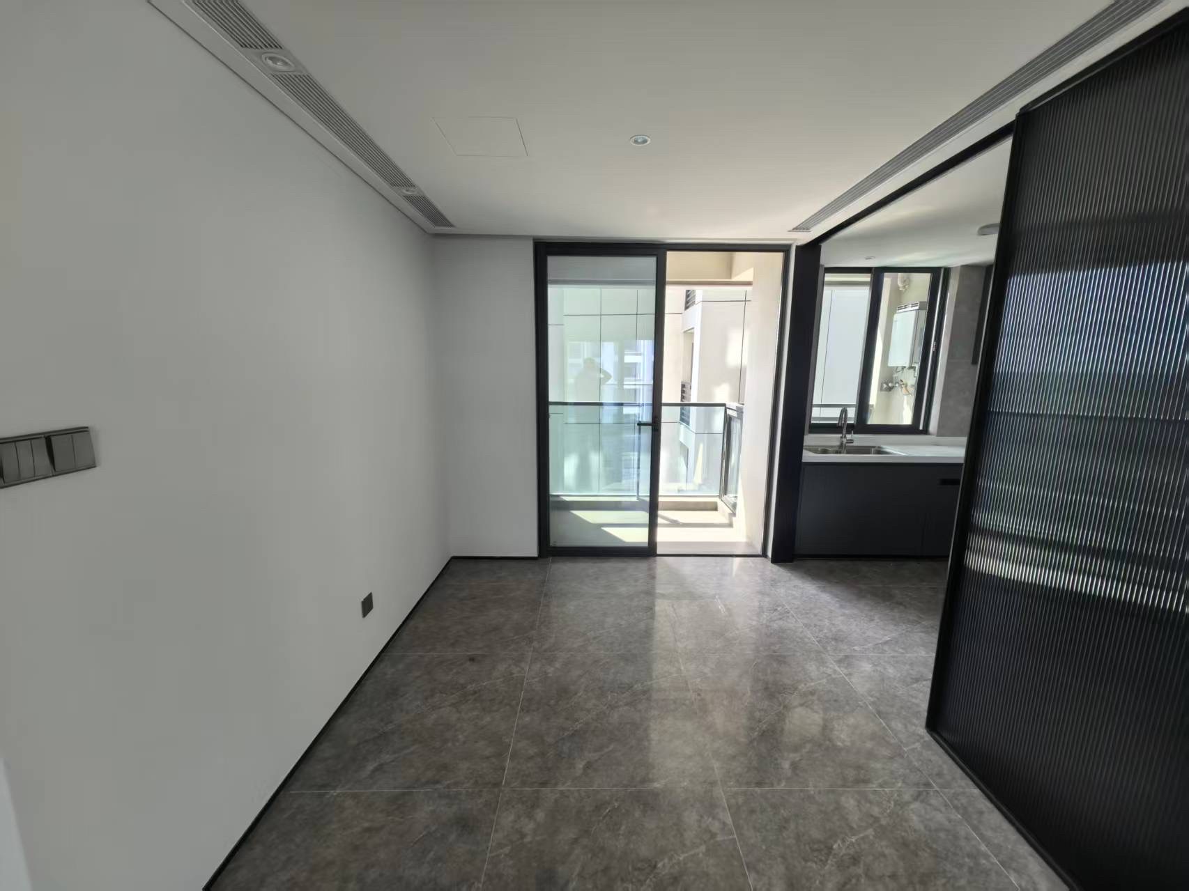 仁恒滨江园（一.二期）  3室2厅2卫    268.0万客厅