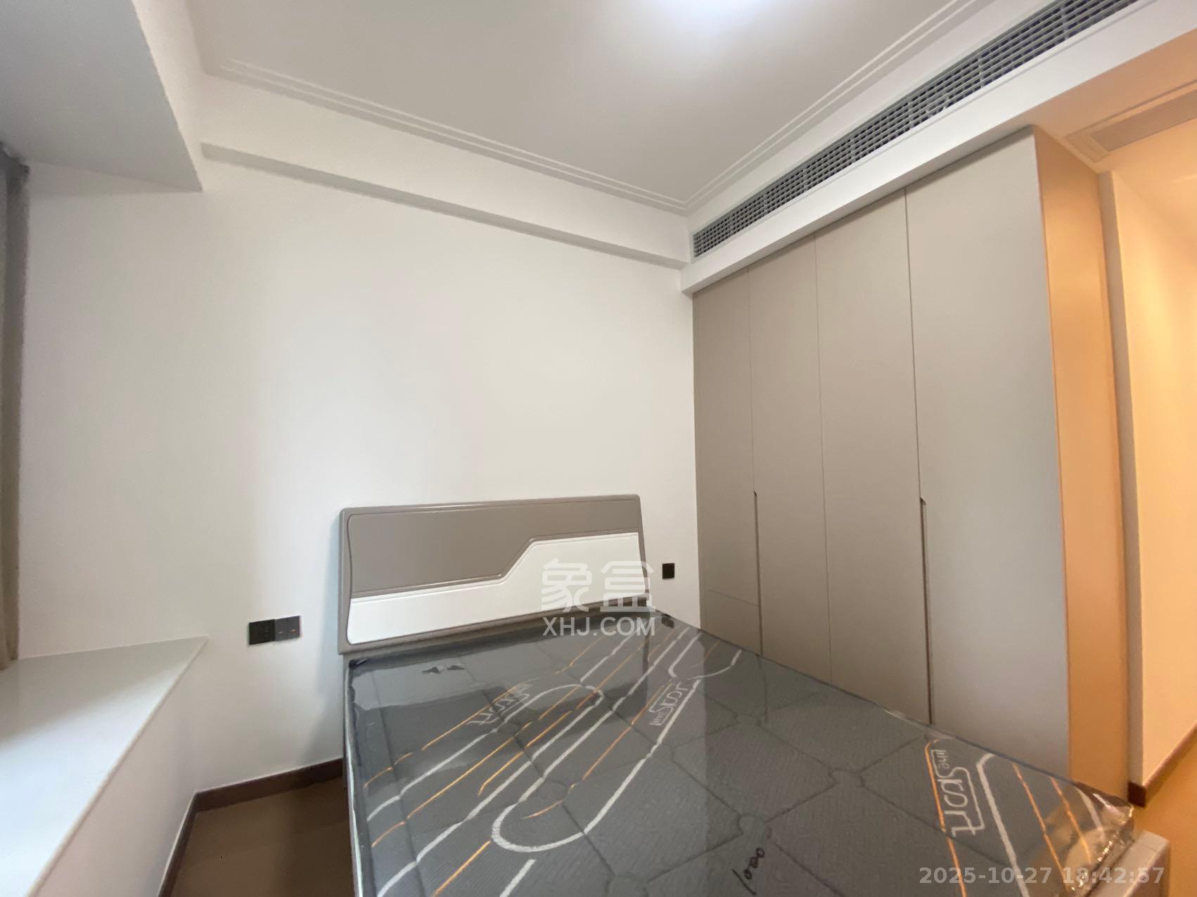 绿地V岛  4室2厅2卫    4500.0元/月 绿地V岛  4室2厅2卫    4500.0元/月室内图