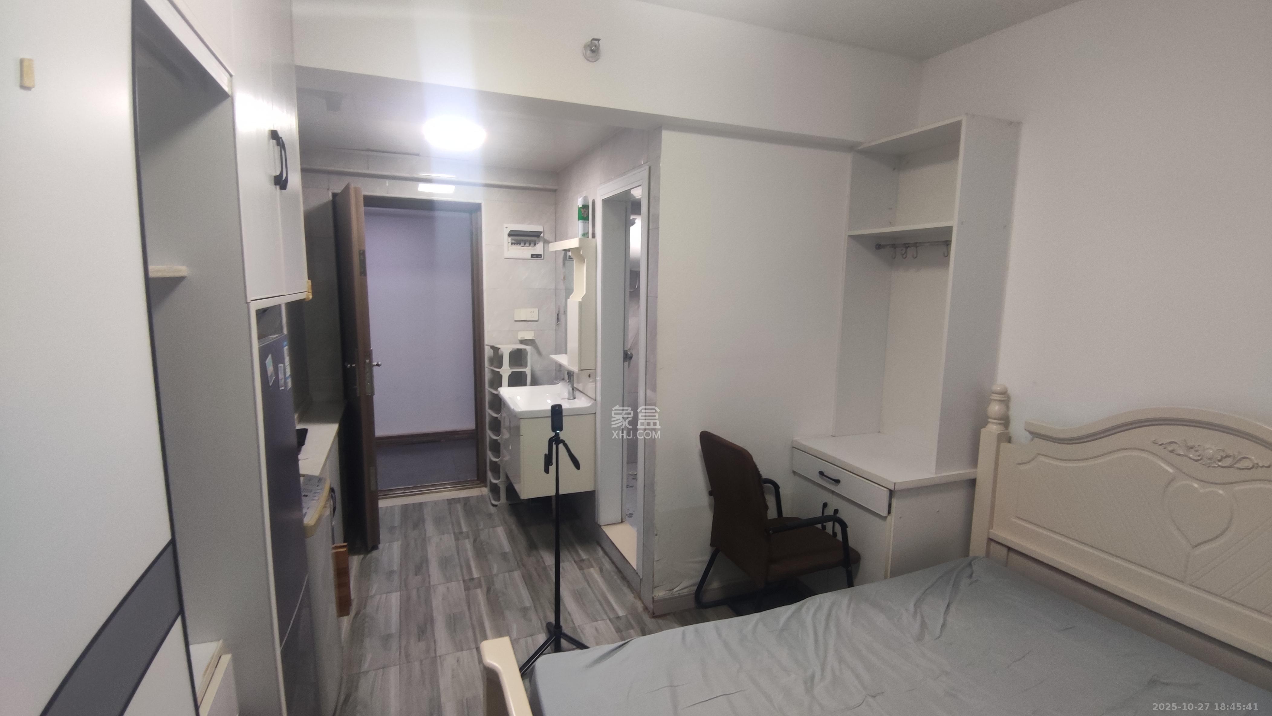 好莱城（弘德西街）  1室1厅1卫    1100.0元/月室内图