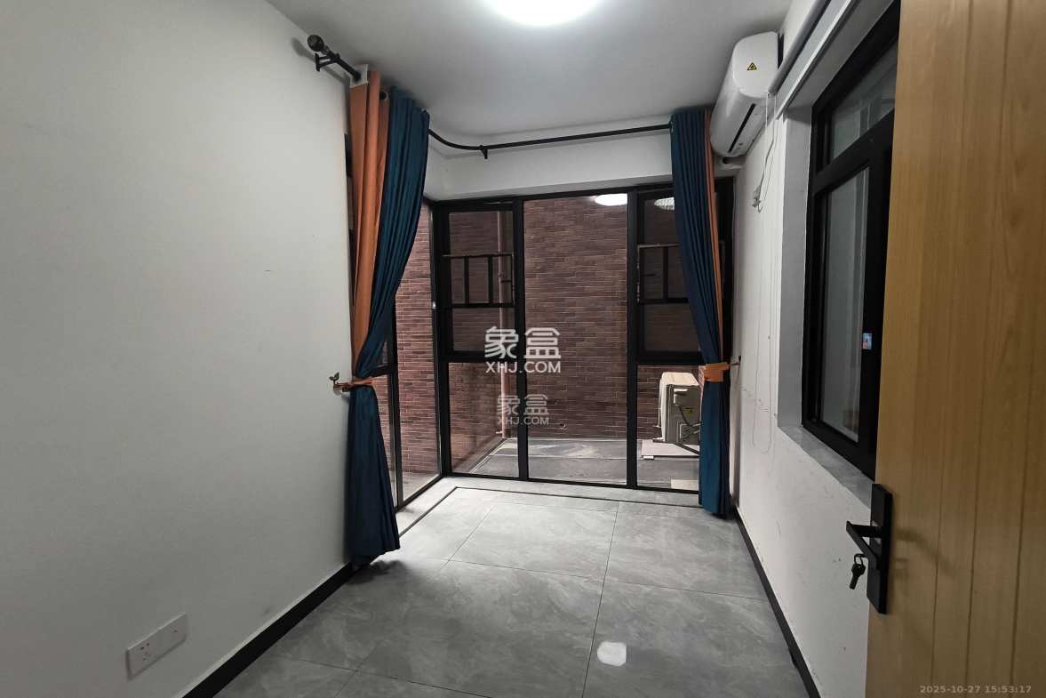 顺天御岭  4室2厅2卫    2100.0元/月 顺天御岭  4室2厅2卫    2100.0元/月室内图