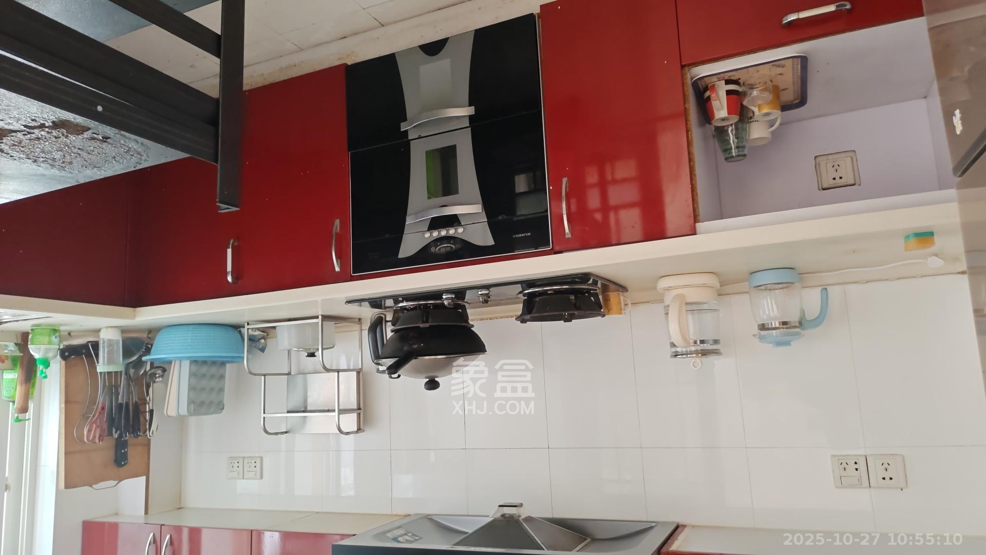 幸福洋房  4室2厅2卫    2400.0元/月室内图