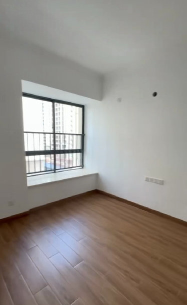 粤泰滨江花园  4室2厅2卫    220.0万客厅