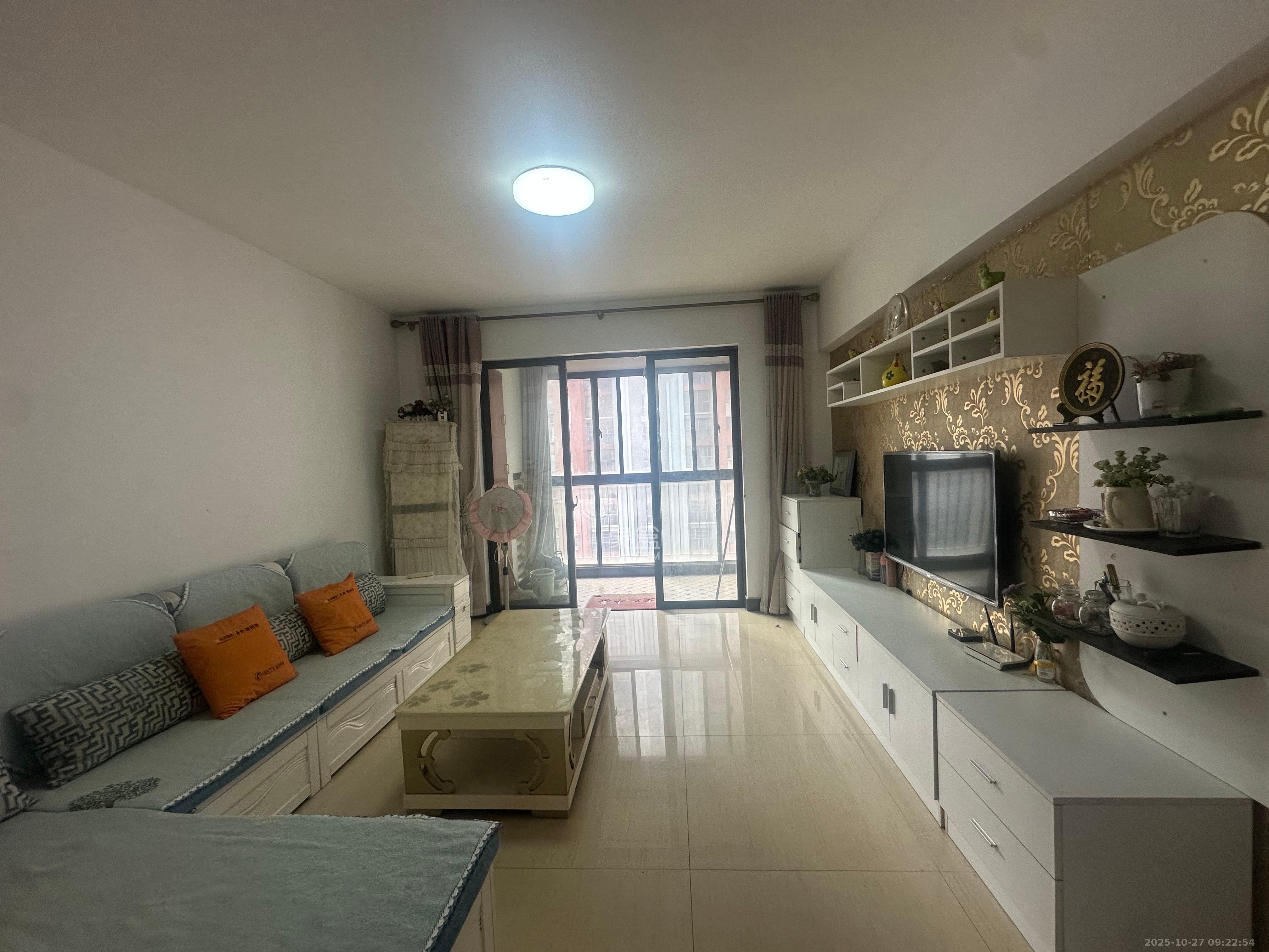 华润凤凰城二期  3室2厅1卫    2000.0元/月室内图