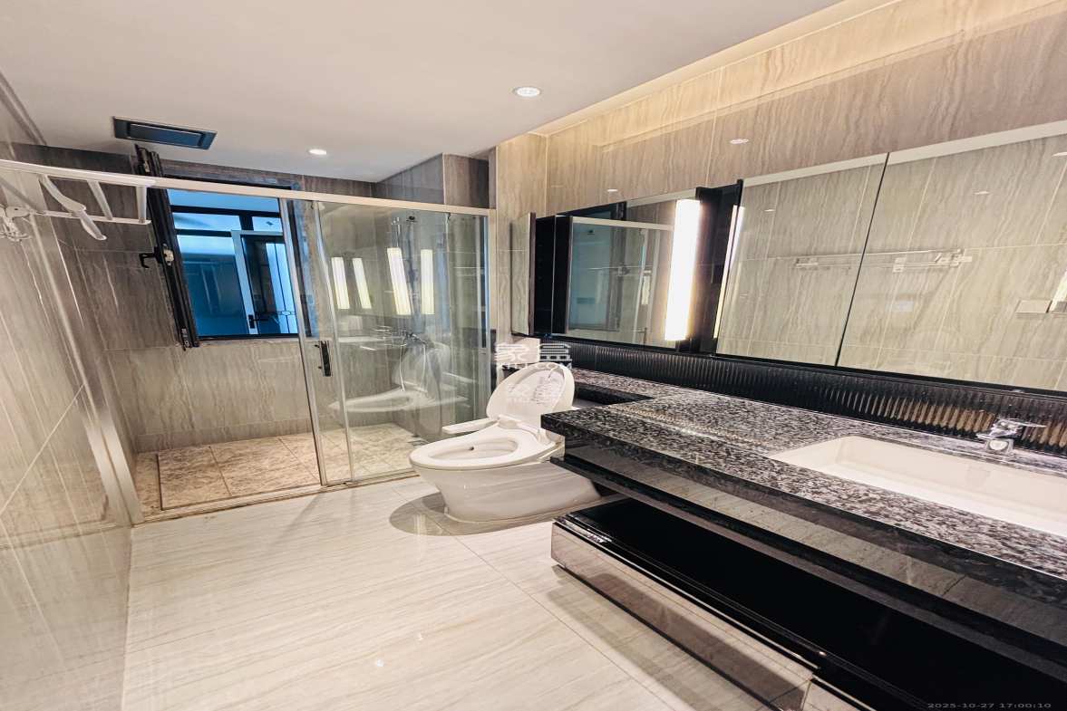 珠江颐德公馆 4室2厅3卫 8500.0元/月 珠江颐德公馆 4室2厅3卫 8500.0元/月室内图