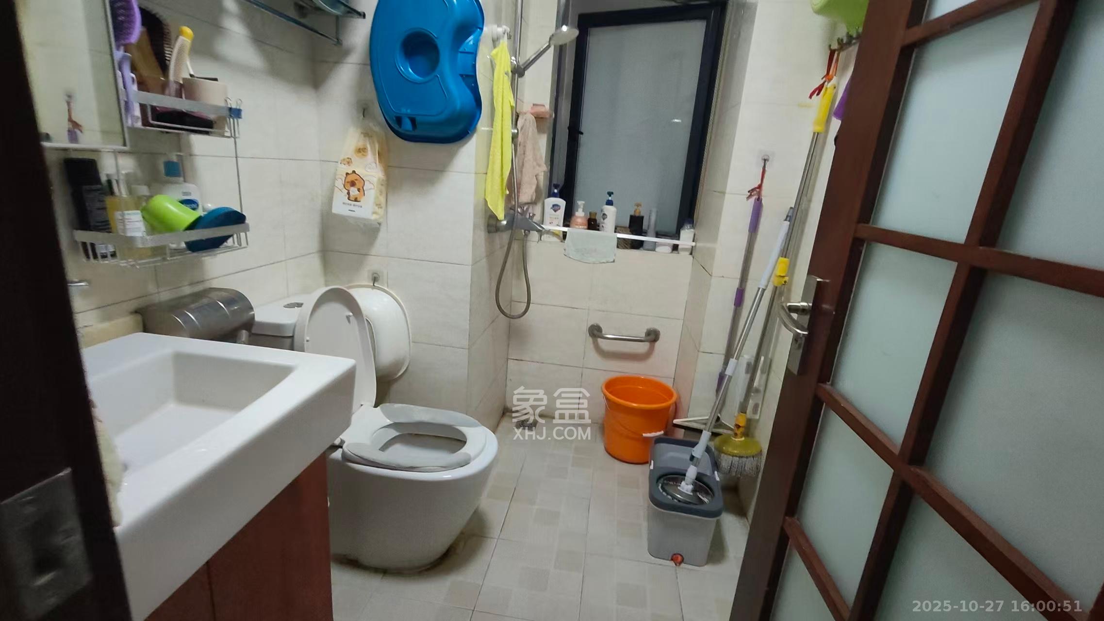 阳光100三期  3室2厅2卫    2700.0元/月 阳光100三期  3室2厅2卫    2700.0元/月室内图