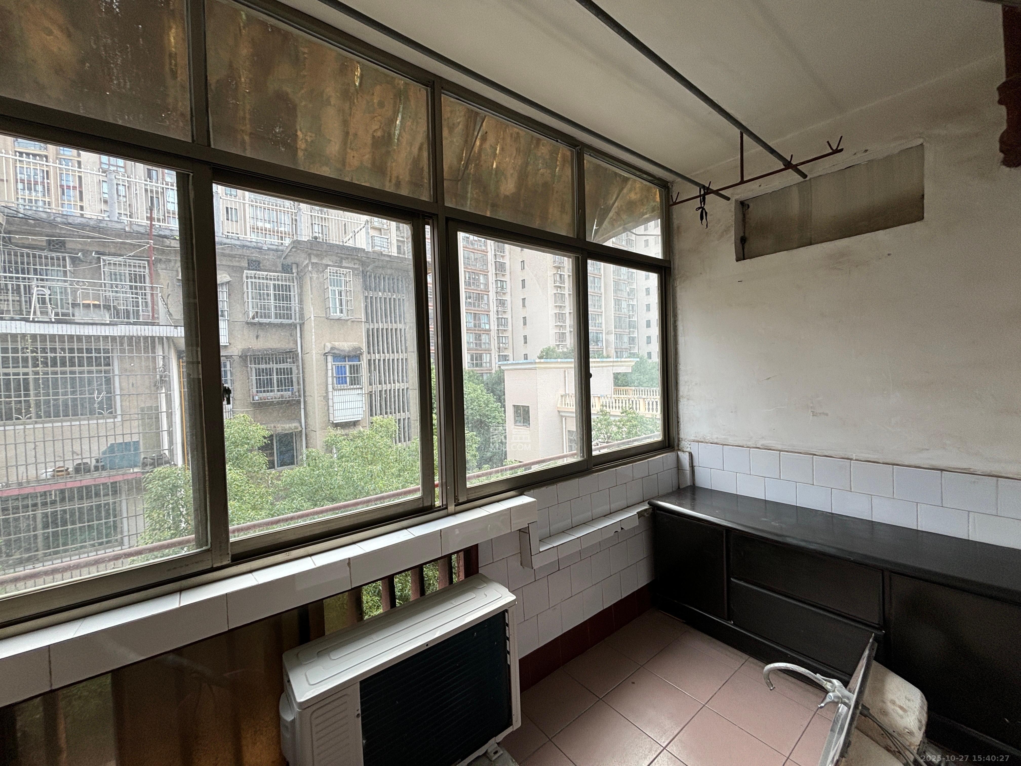 友谊路电视机厂宿舍 3室2厅1卫 1300.0元/月 友谊路电视机厂宿舍 3室2厅1卫 1300.0元/月室内图