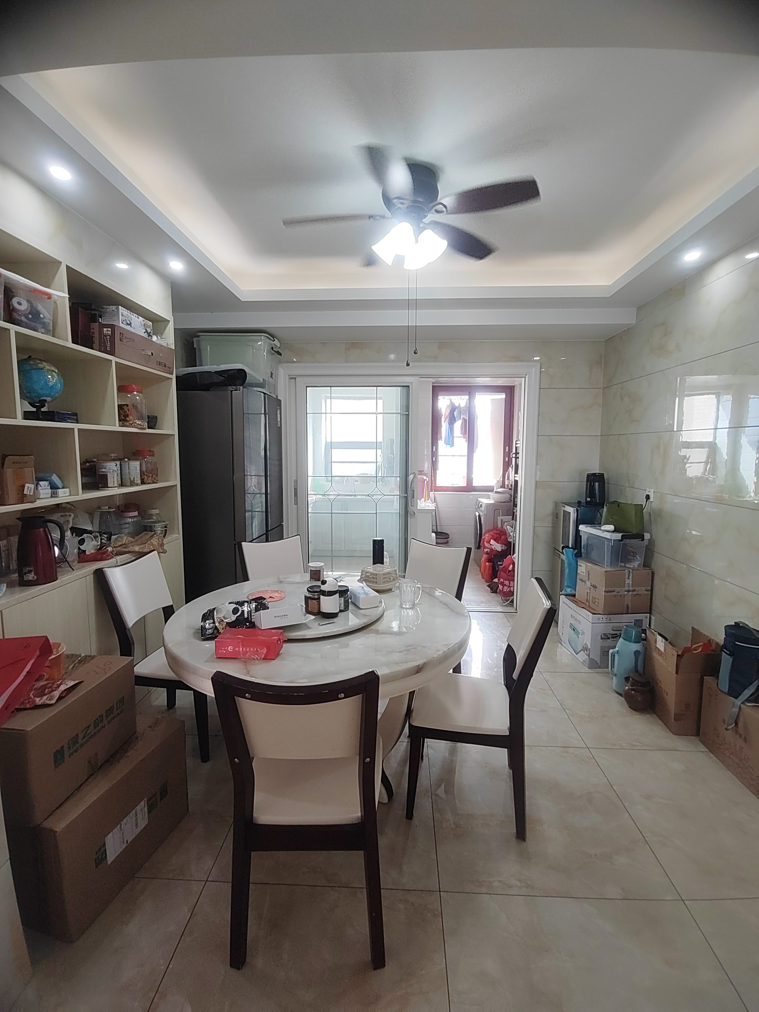 盛世时代广场  3室2厅2卫    82.8万客厅