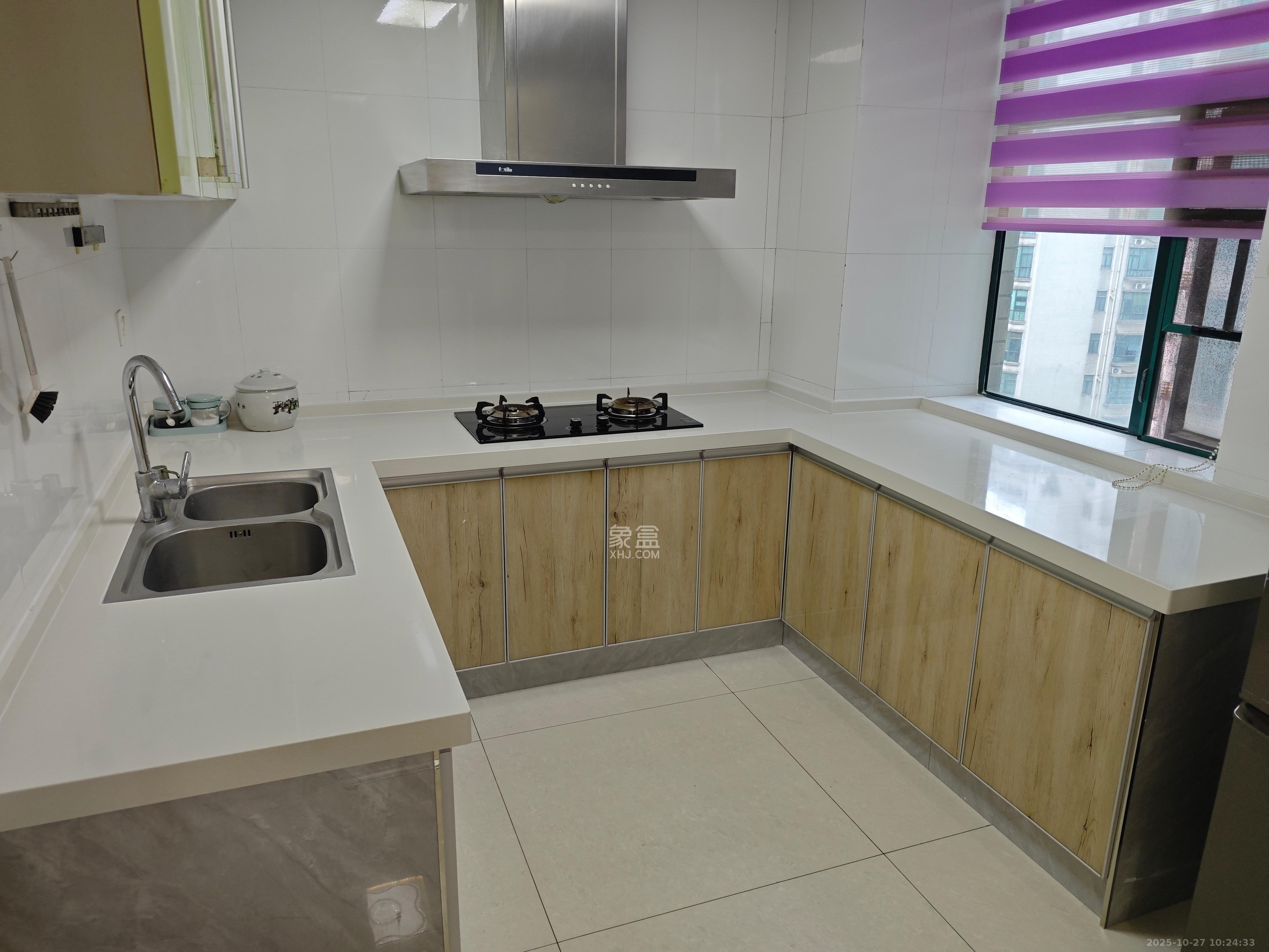 王府花园  3室2厅2卫    3300.0元/月室内图