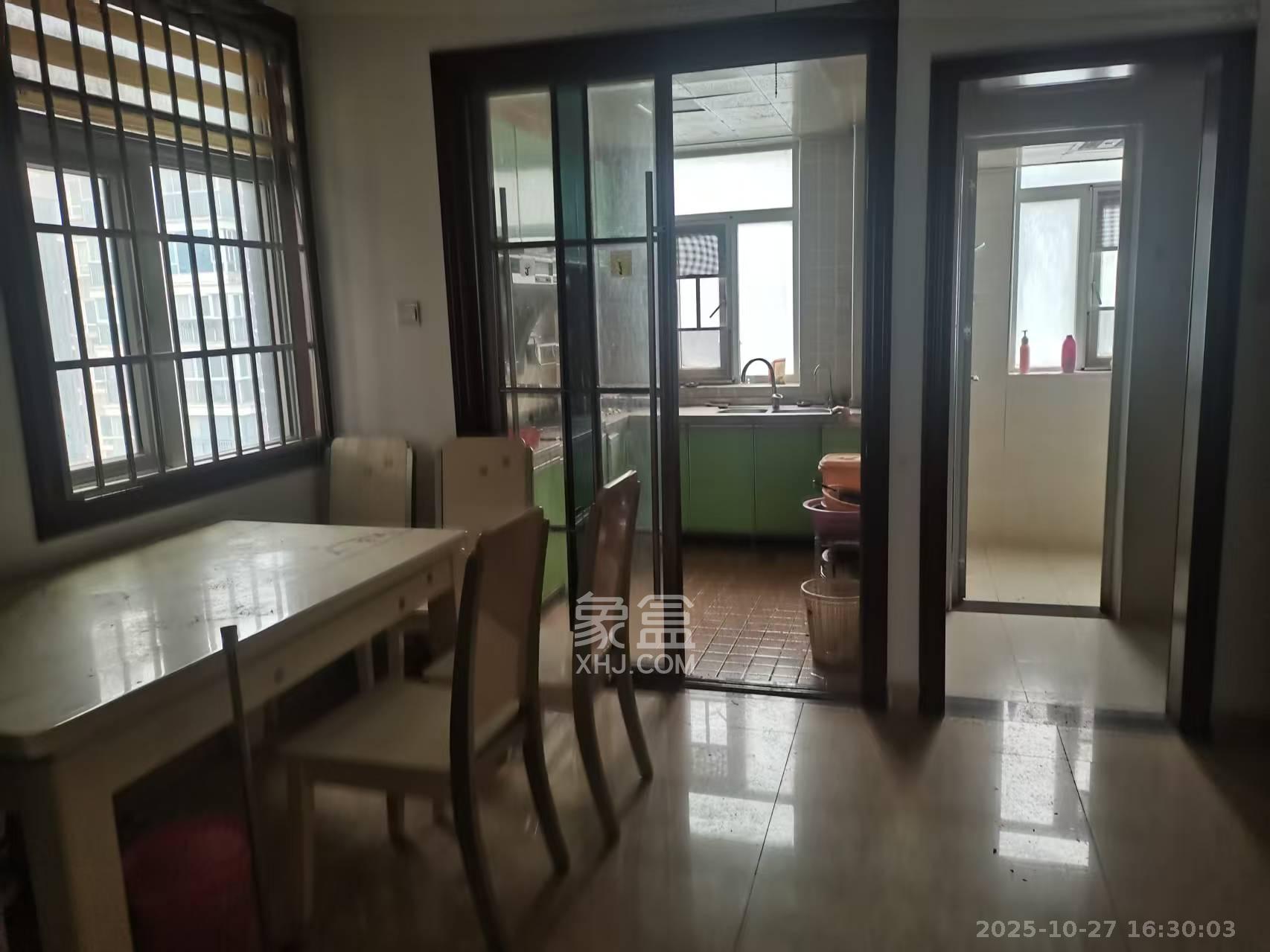 学府华庭 3室2厅2卫 2000.0元/月 学府华庭 3室2厅2卫 2000.0元/月室内图