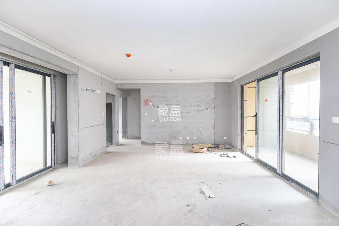 明发阅江悦府 4室2厅2卫 95.0万 明发阅江悦府 4室2厅2卫 95.0万客厅