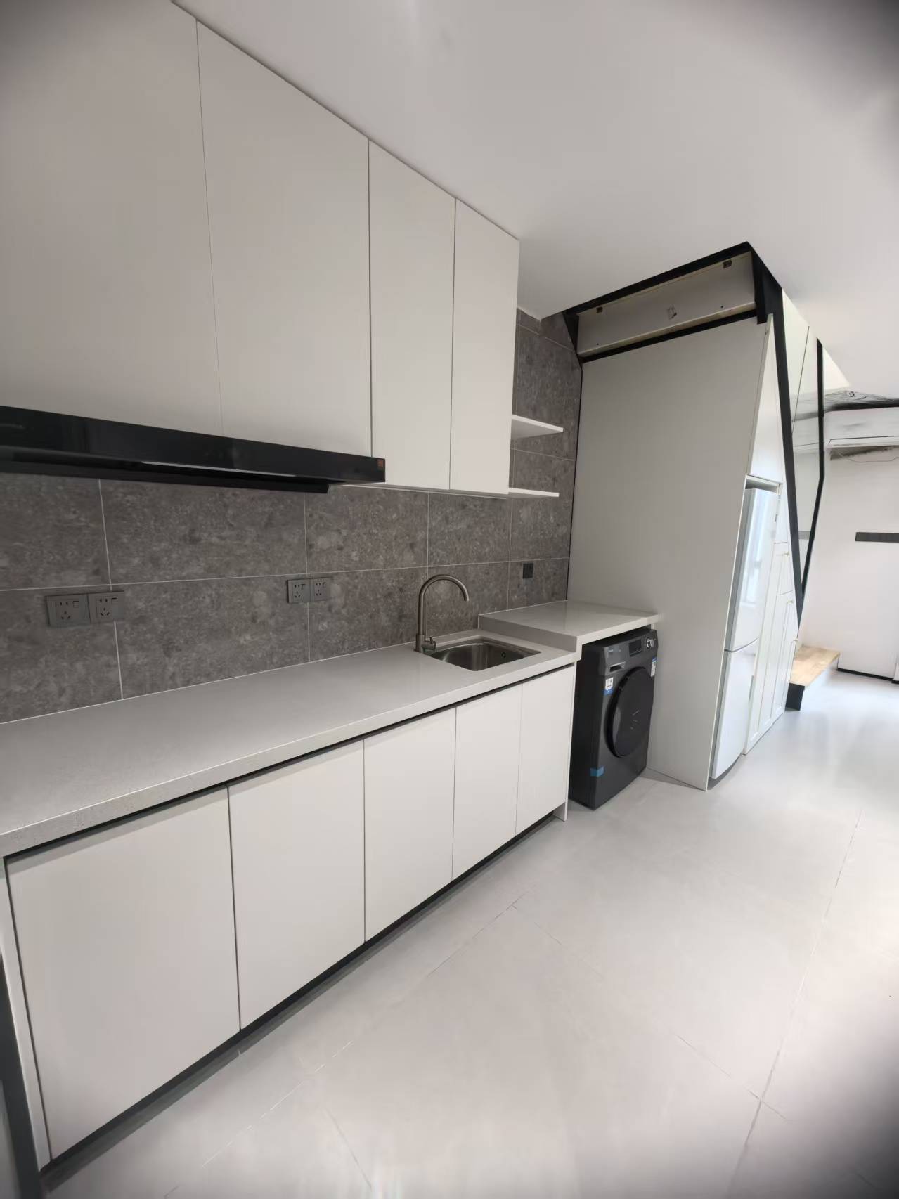 海航豪庭南苑  1室1厅2卫    3500.0元/月室内图