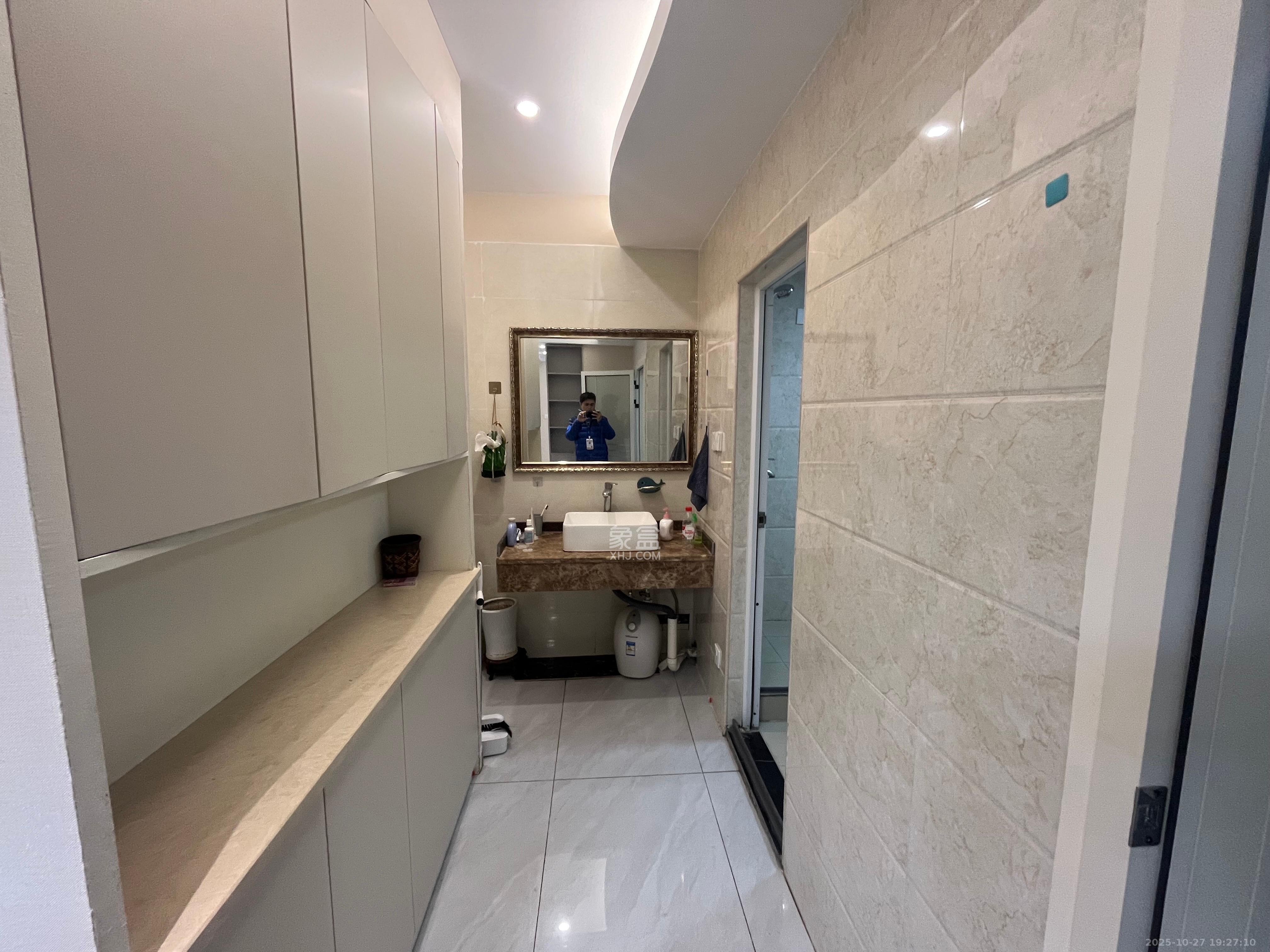 上城星座  2室1厅1卫    2700.0元/月室内图