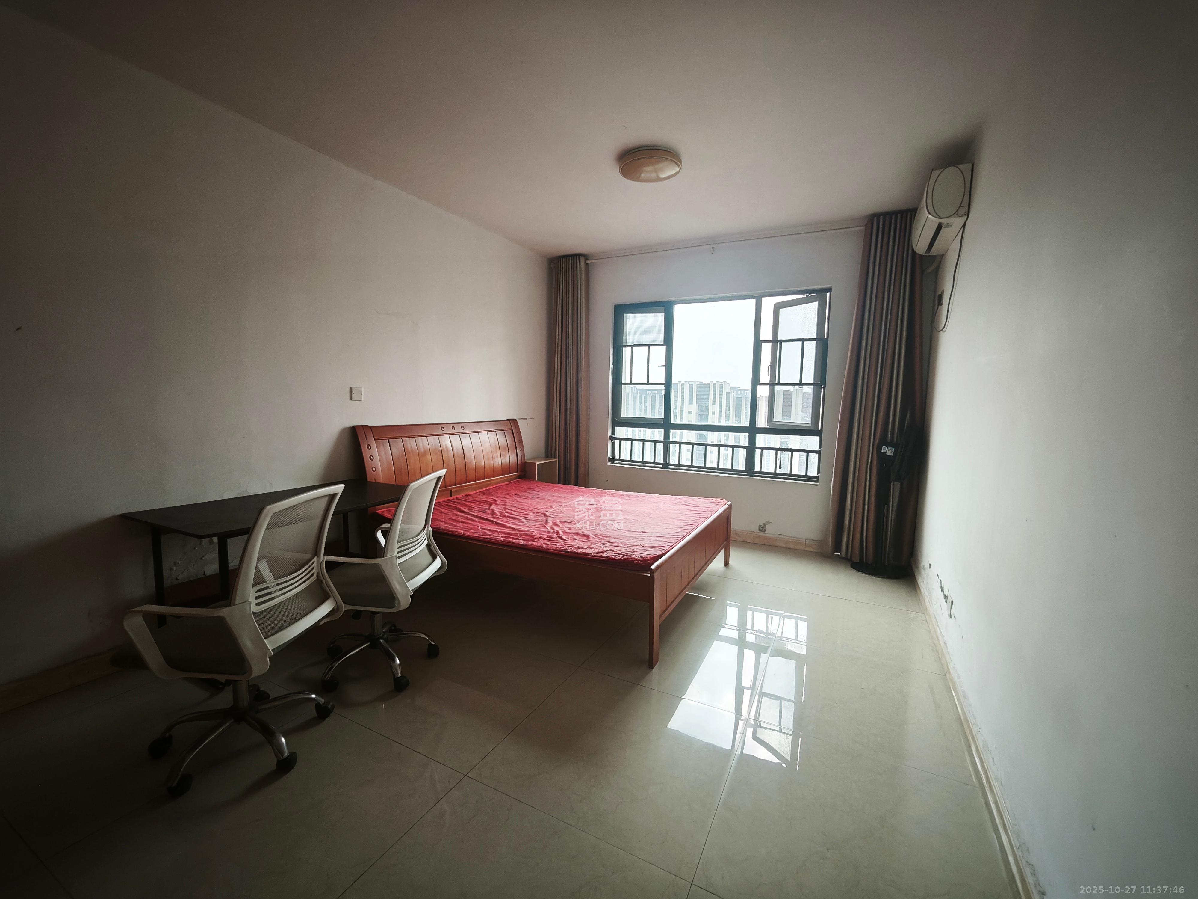 绿地之窗  3室2厅2卫    2000.0元/月室内图