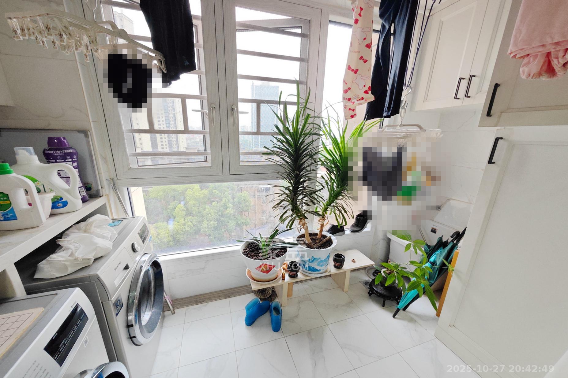 建发中央悦府  3室2厅2卫    180.0万阳台