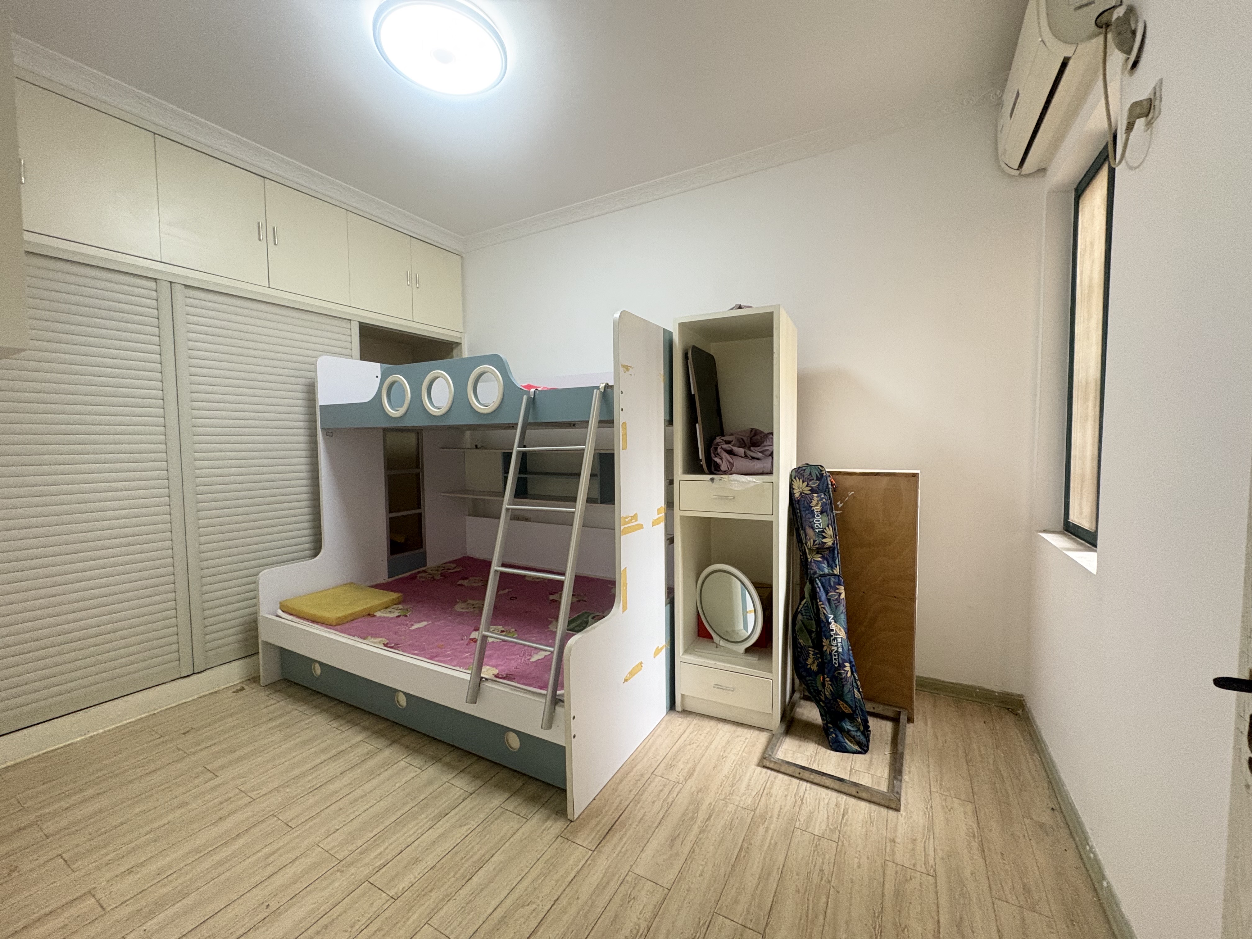 亚华名都  3室2厅1卫    1600.0元/月 亚华名都  3室2厅1卫    1600.0元/月室内图