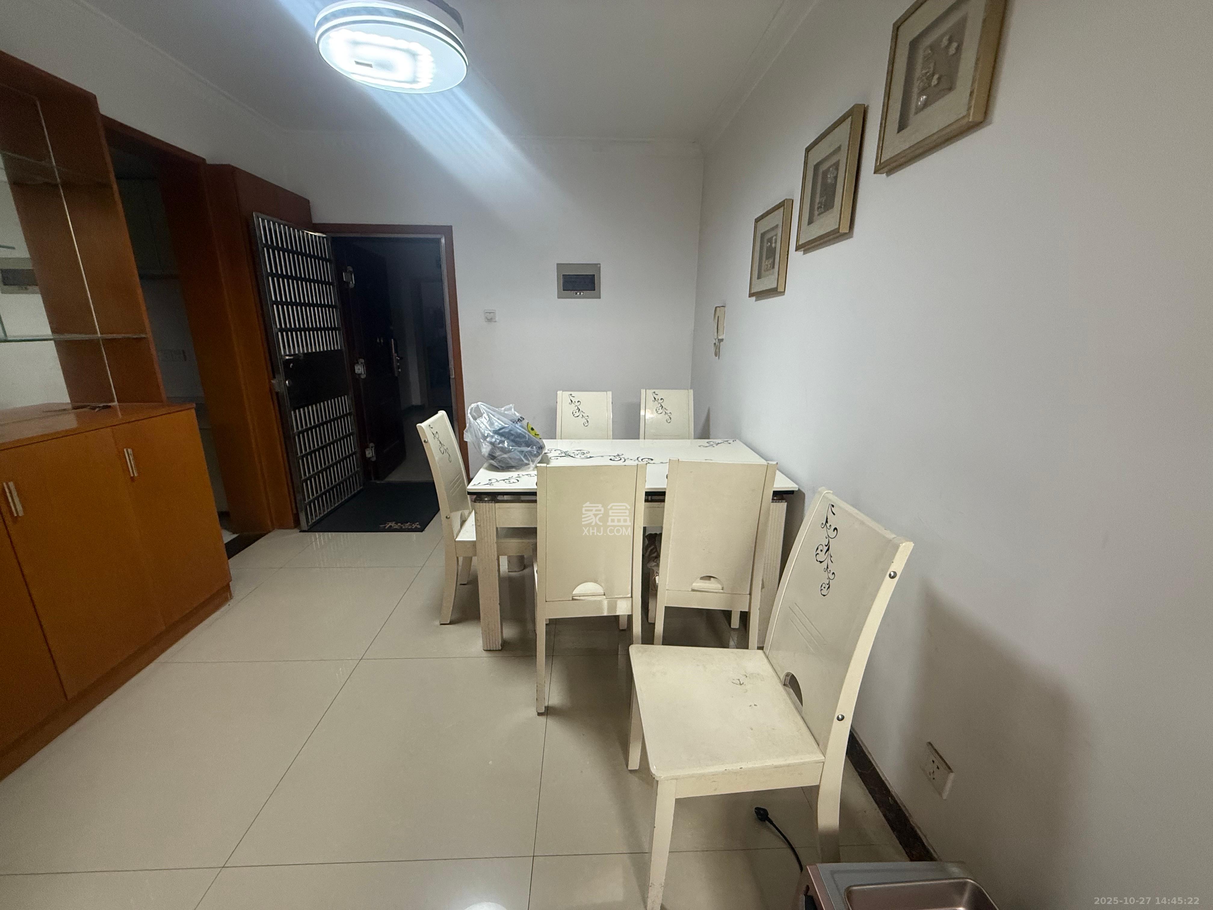 东玺门  2室2厅1卫    2100.0元/月 东玺门  2室2厅1卫    2100.0元/月室内图