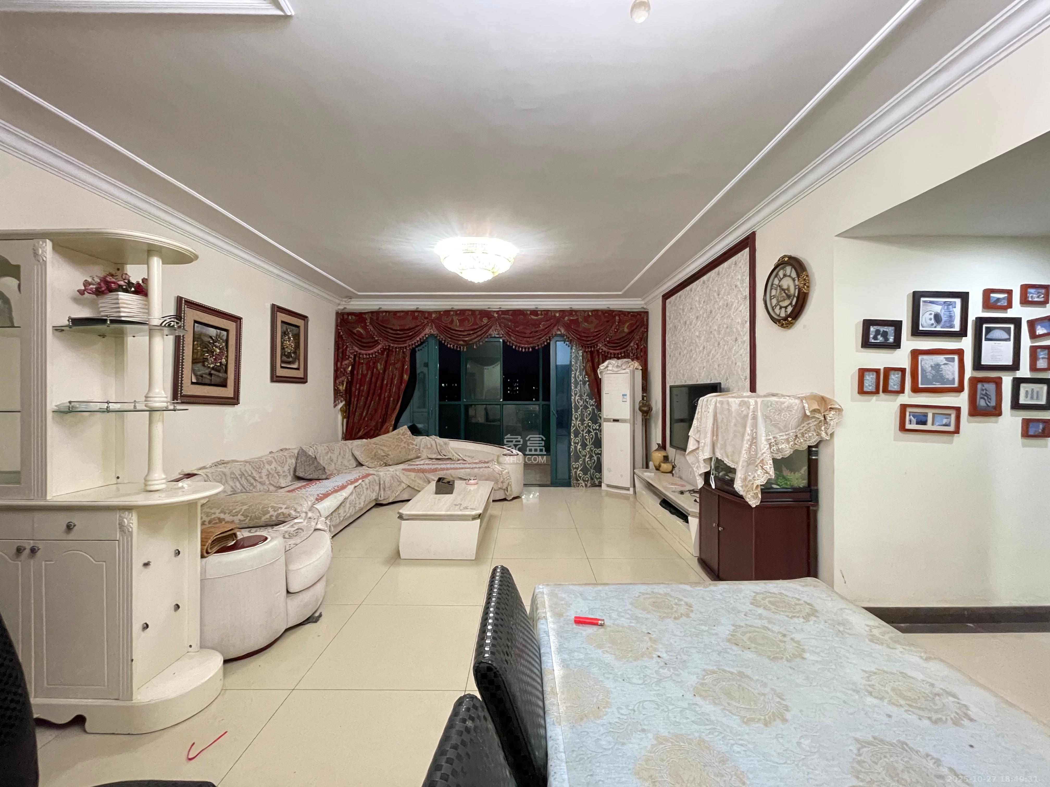 恒大名都  4室2厅2卫    1800.0元/月