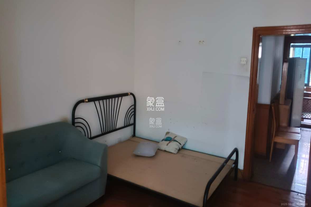 长钢宿舍小区 3室2厅1卫 1800.0元/月 长钢宿舍小区 3室2厅1卫 1800.0元/月室内图