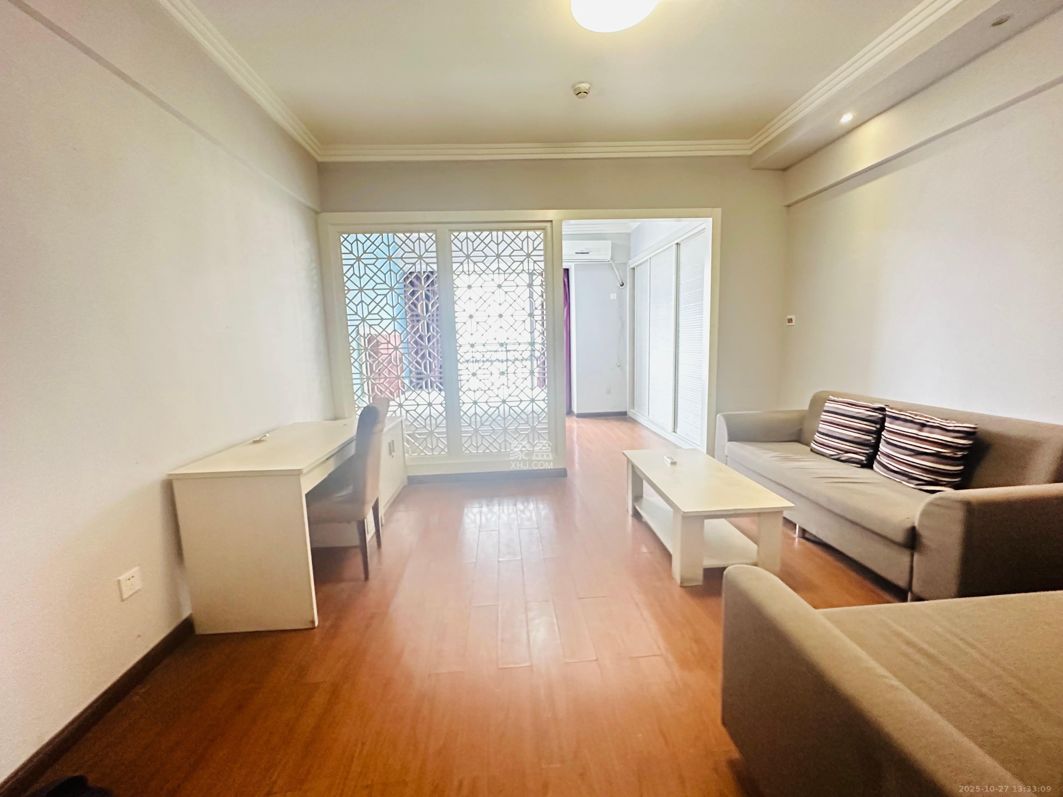 西子一间 1室1厅1卫 1500.0元/月 西子一间 1室1厅1卫 1500.0元/月室内图