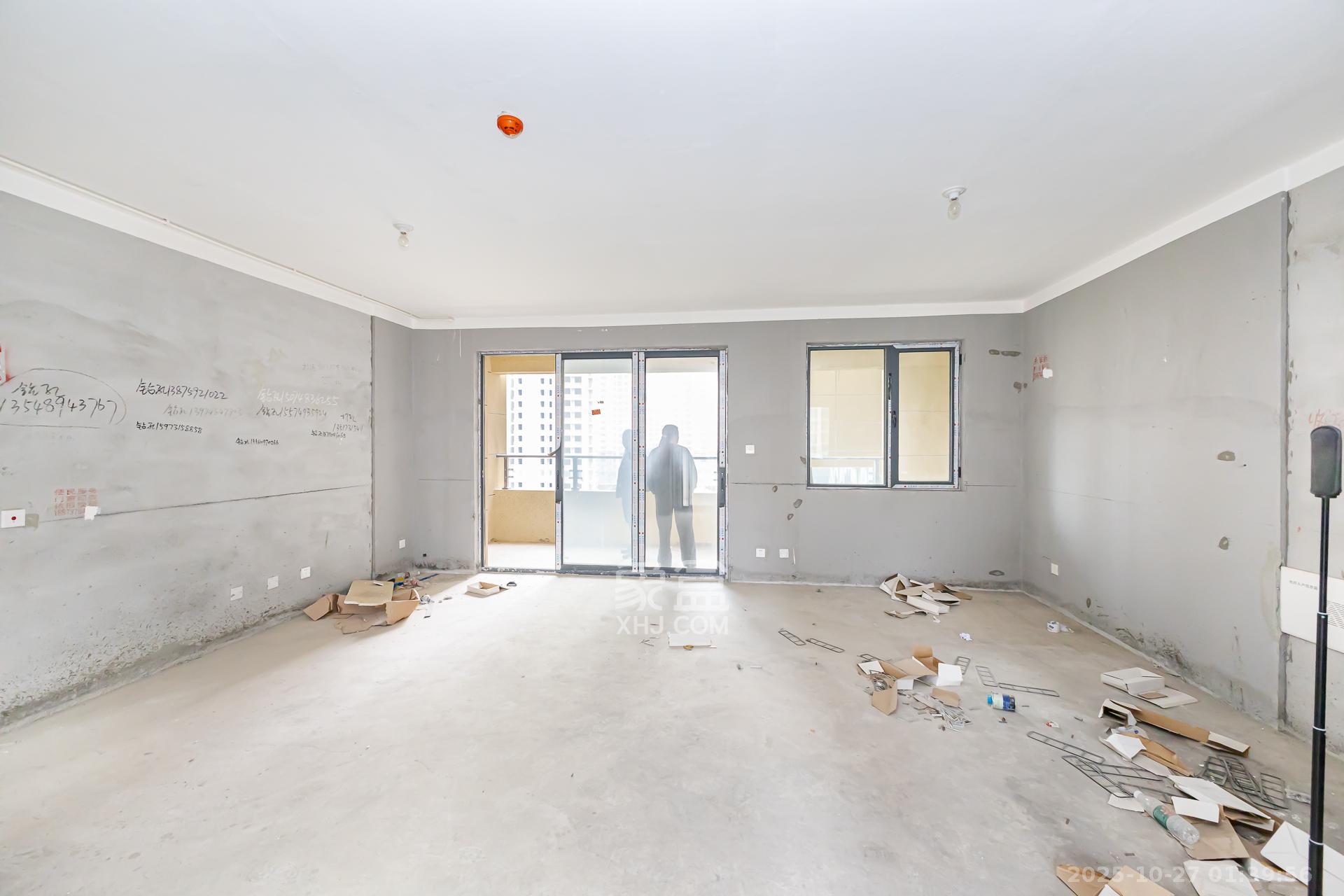 明发阅江悦府 4室2厅2卫 95.0万 明发阅江悦府 4室2厅2卫 95.0万客厅