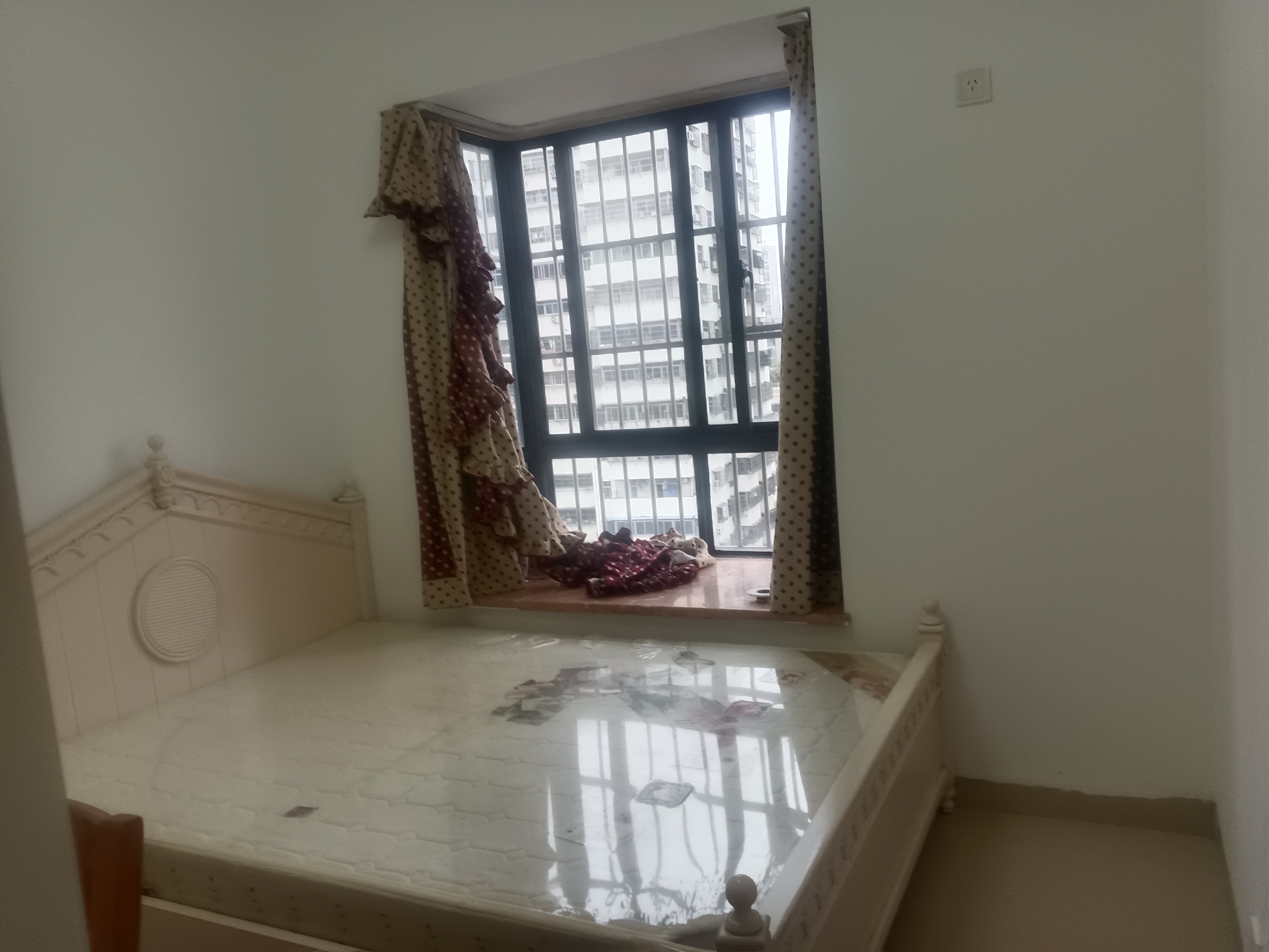 世贸兰庭  1室1厅1卫    2200.0元/月室内图