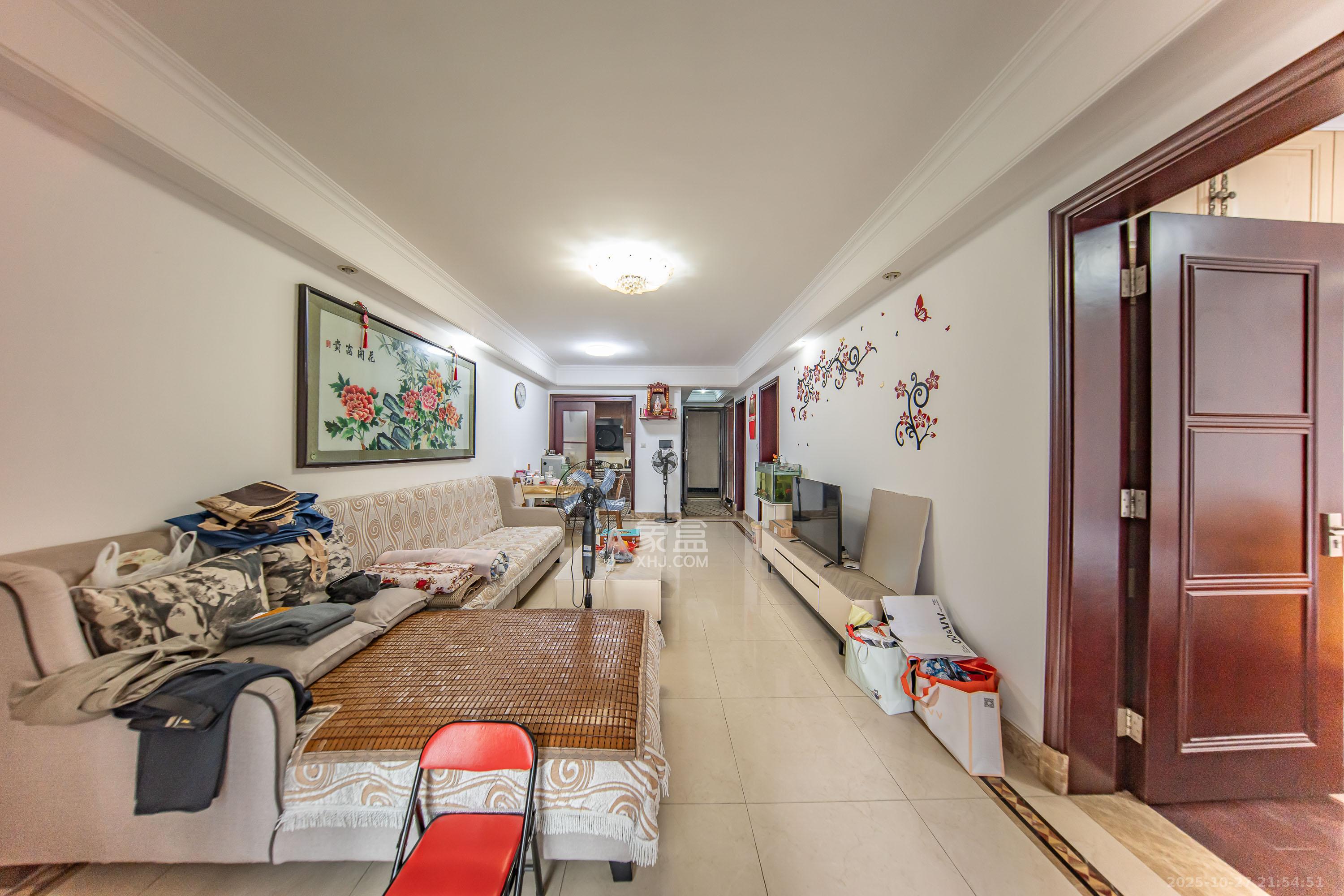 中海国际一期 3室2厅1卫 62.8万 中海国际一期 3室2厅1卫 62.8万客厅