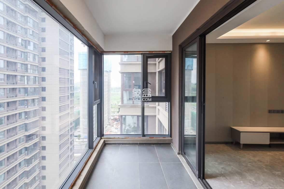 招商华发依云曦城 4室2厅2卫 168.0万 招商华发依云曦城 4室2厅2卫 168.0万阳台