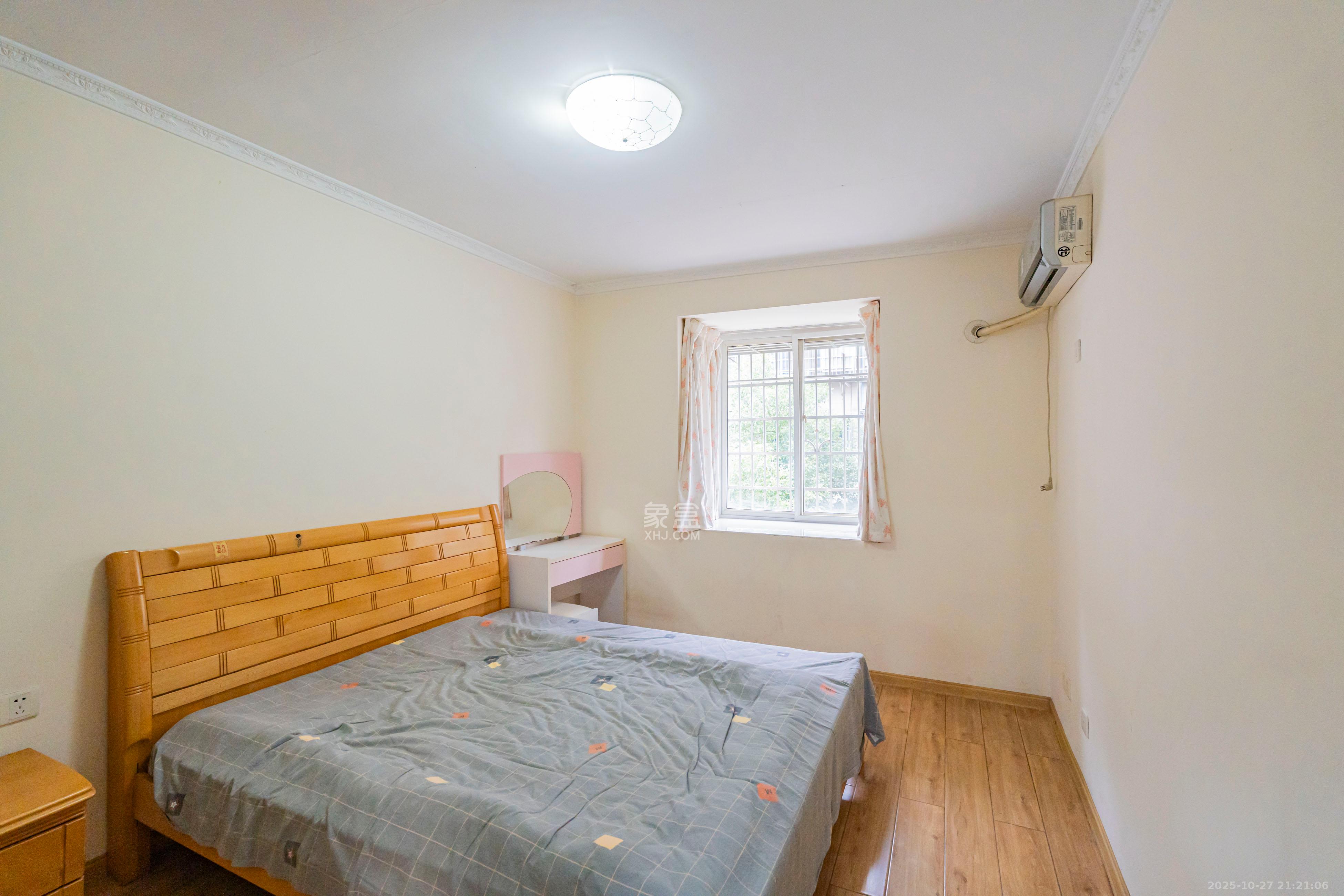 聚英阁  4室2厅2卫    86.0万卧室